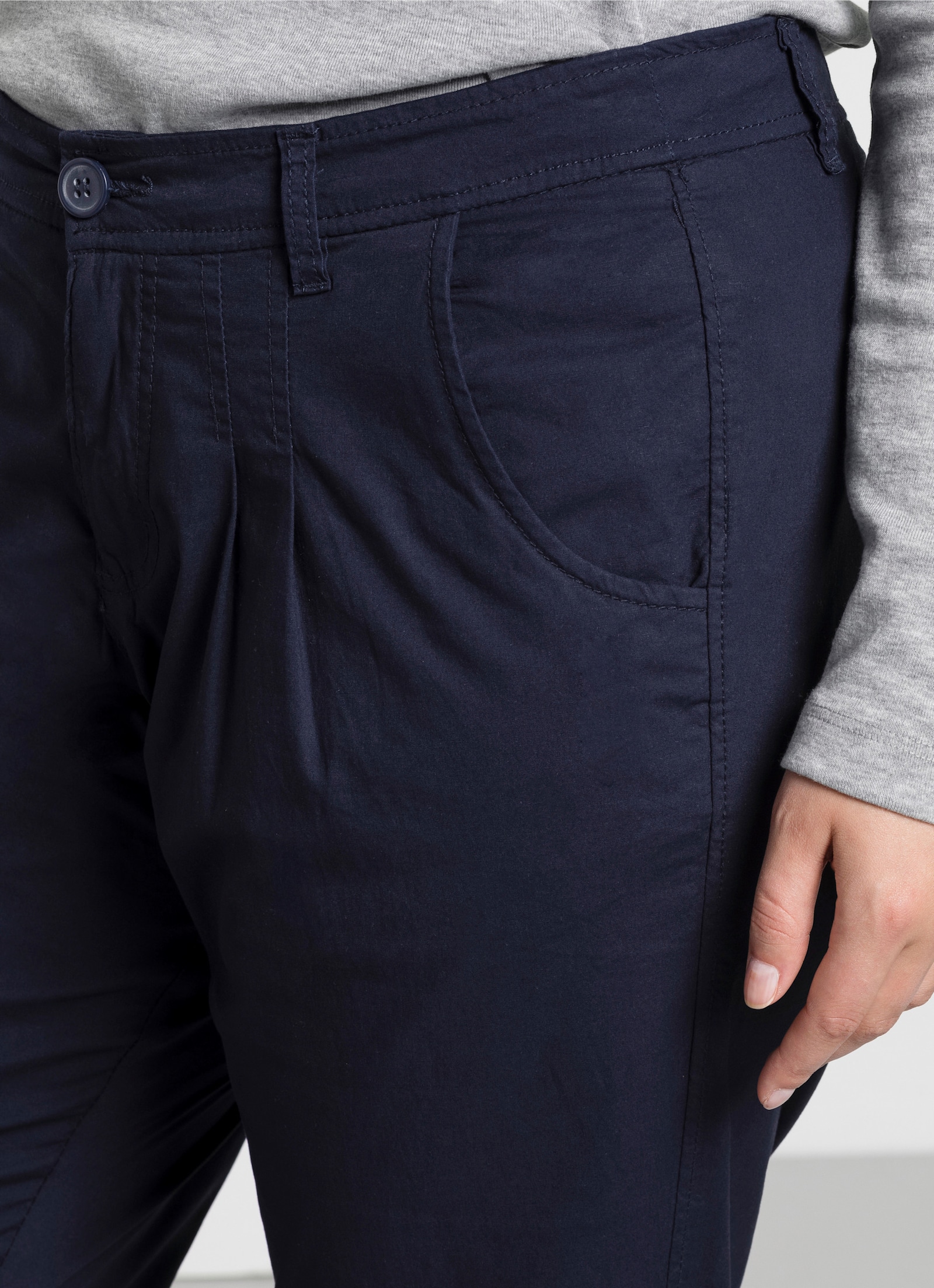 sheego Chinohose mit Bundfalten - marine