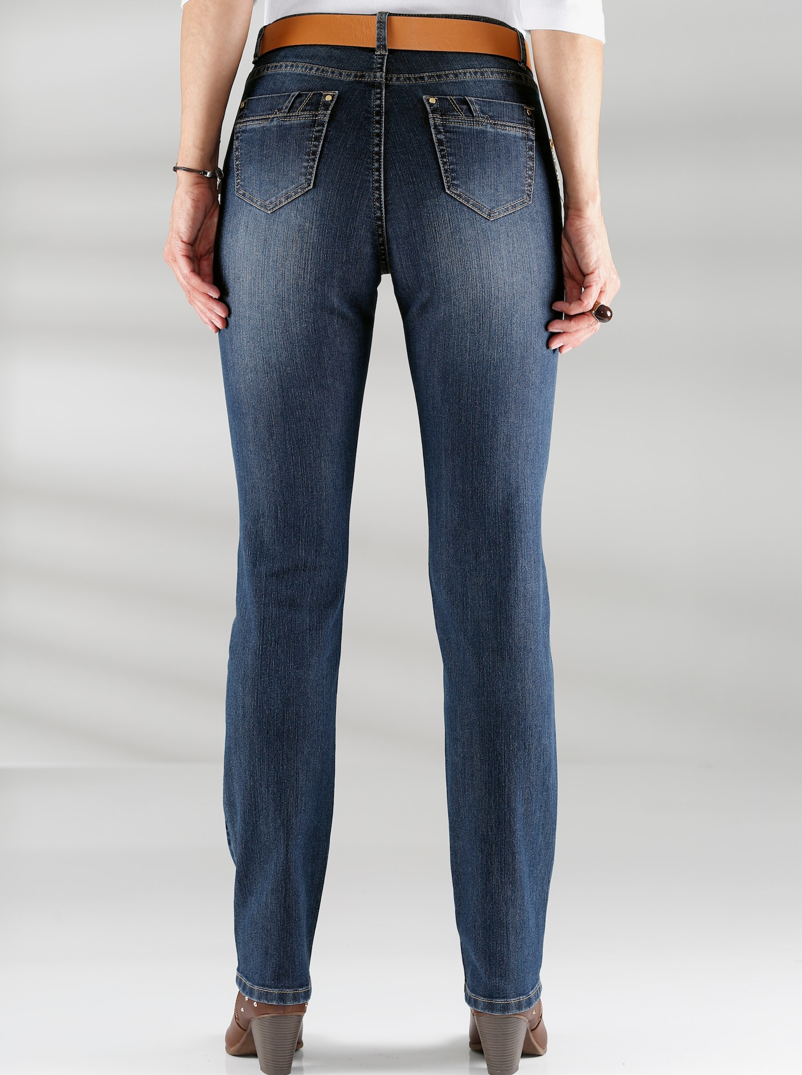 5-Pocket-Jeans mit Reißverschluss und Lederimitat-Anhänger - blue-stone-washed