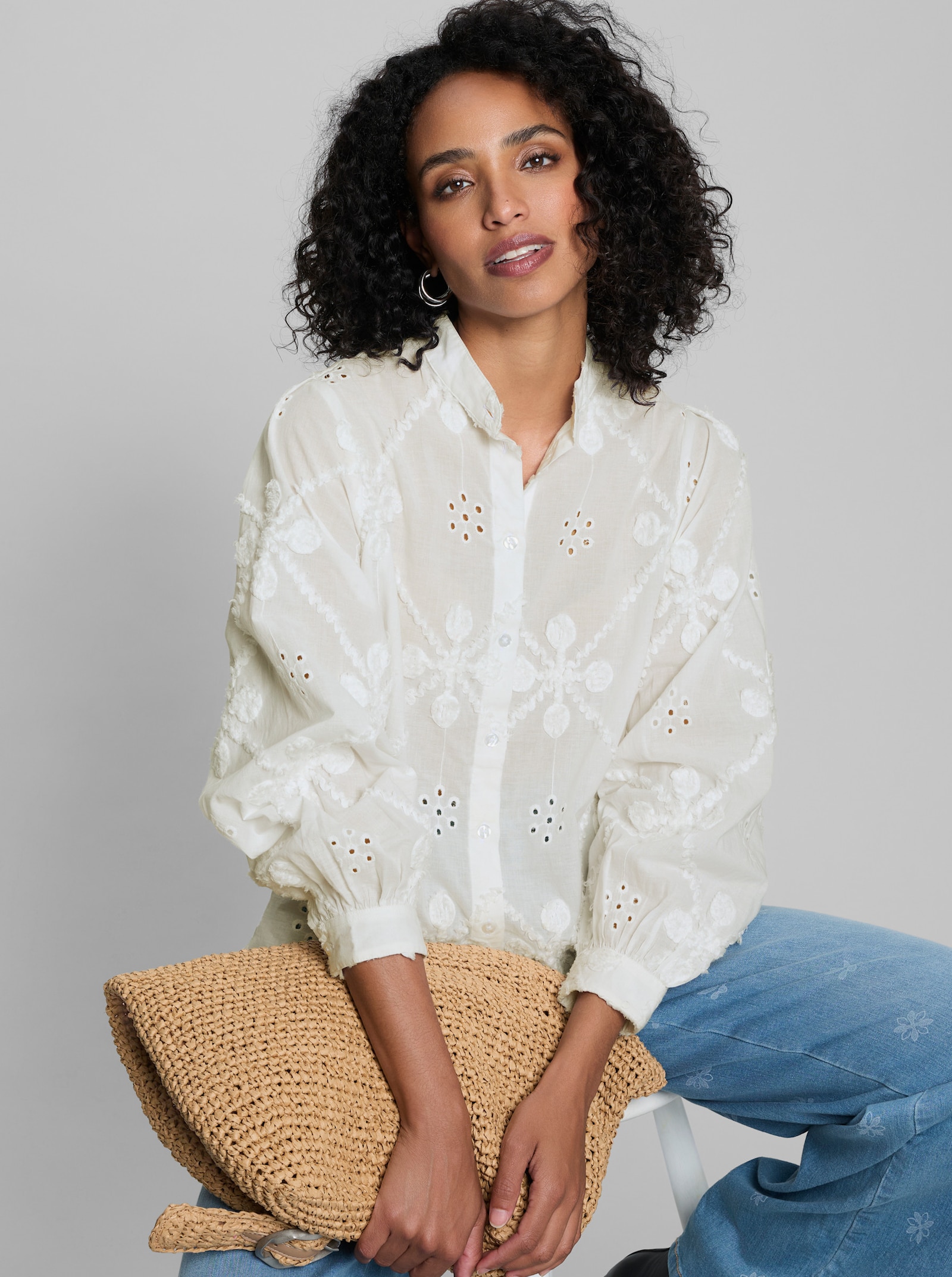 heine Baumwollbluse mit Blumen-Applikationen - ecru