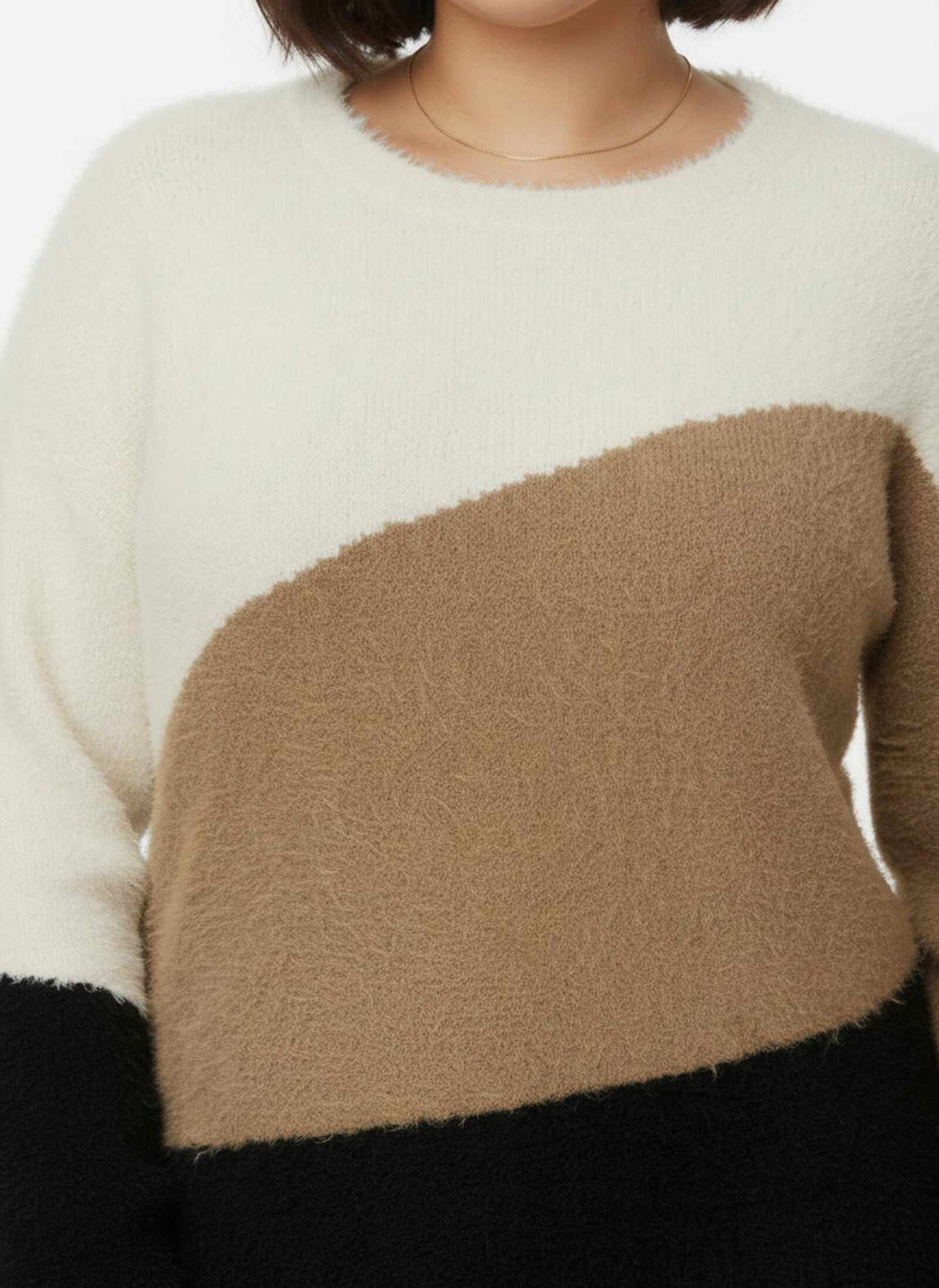 Rundhalspullover aus Flauschgarn - camel-schwarz-gemustert