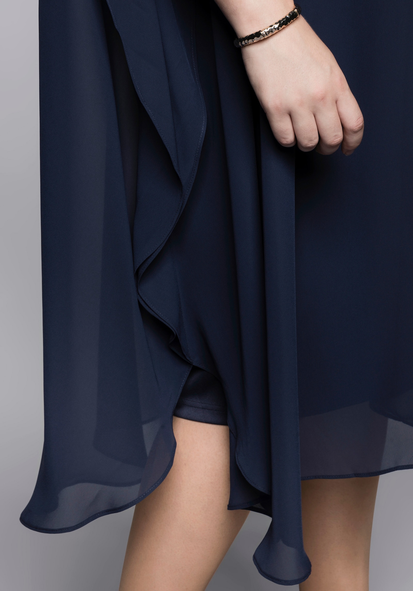 sheego Chiffonkleid in A-Linie, ärmellos - marine