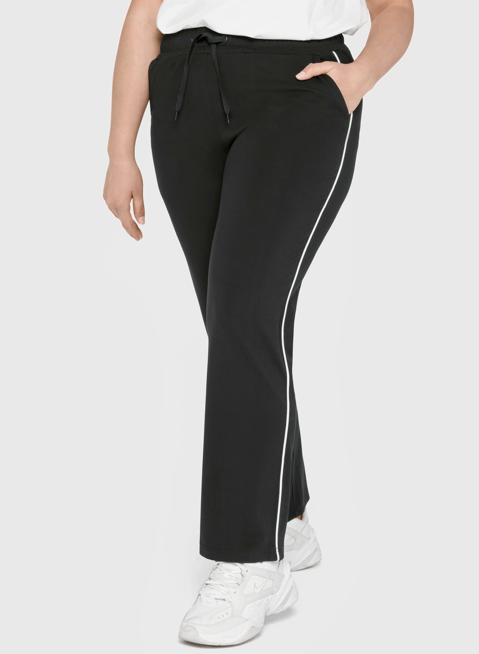 sheego Jogginghose mit Kontrastpaspel - schwarz