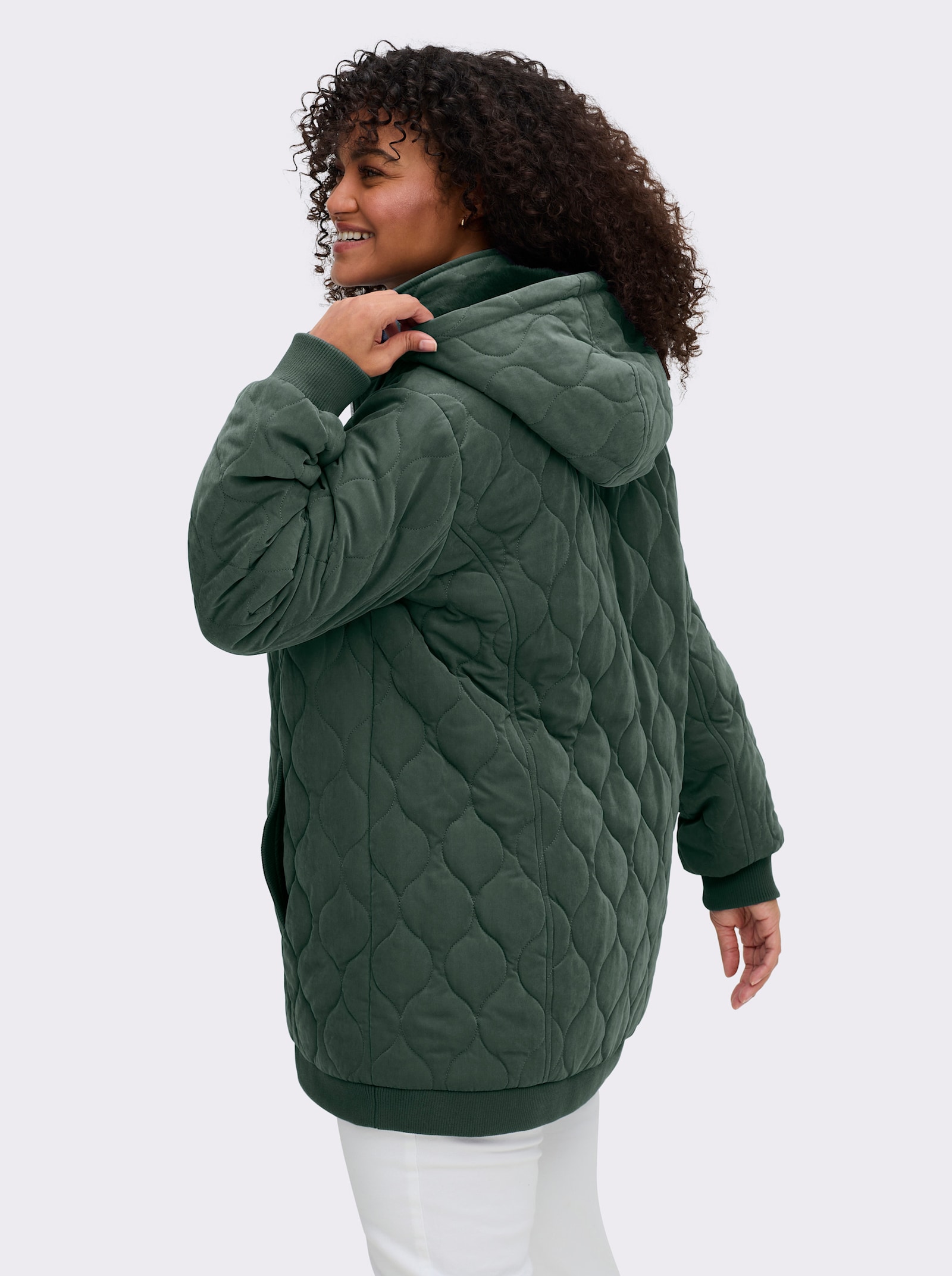 sheego Blousonjacke mit Wellensteppung, warm wattiert - moos
