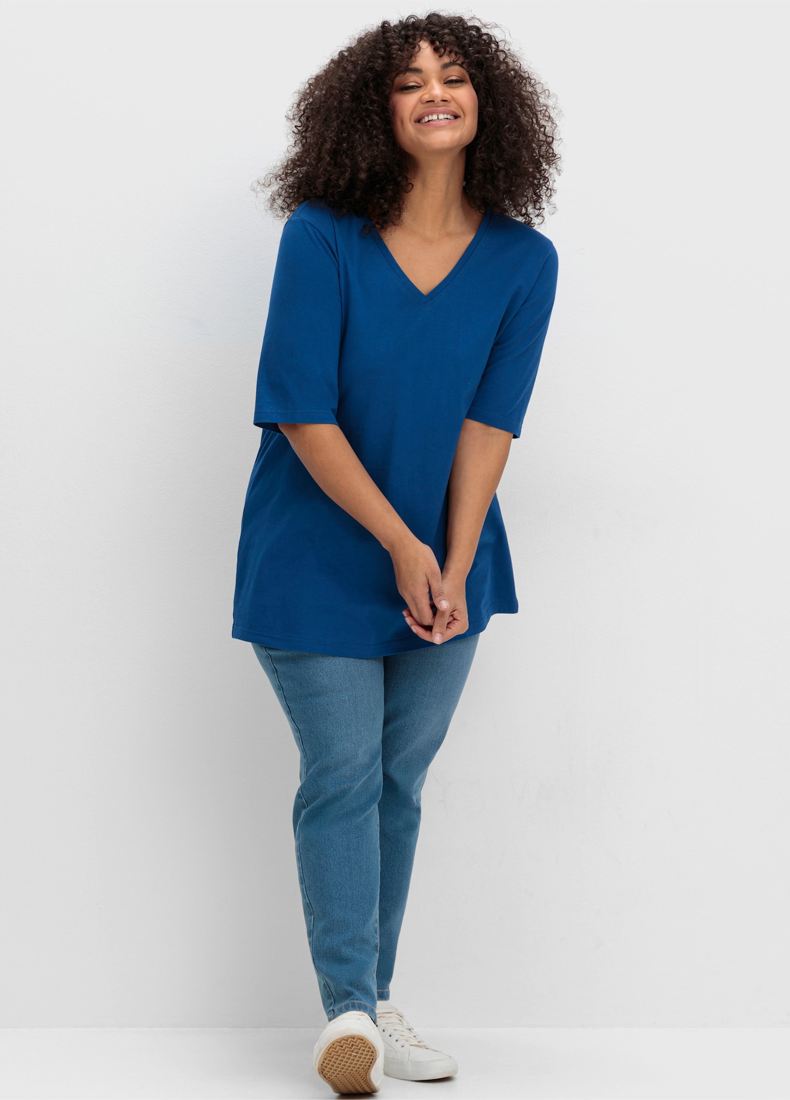 sheego V-Shirt aus Jersey, leicht tailliert - blaubeere