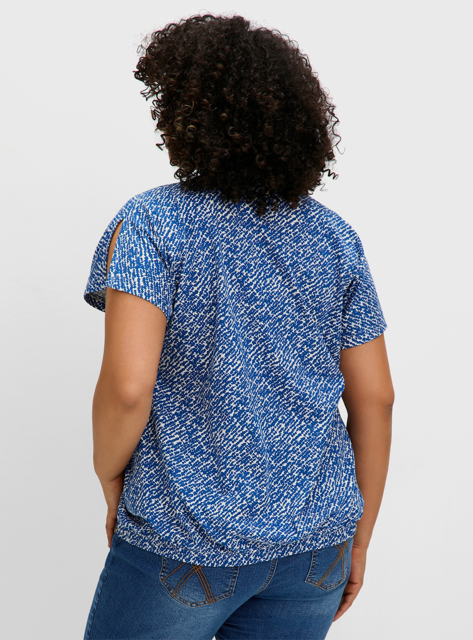 sheego V-Shirt mit geschlitzten Ärmeln - blaubeere-gemustert