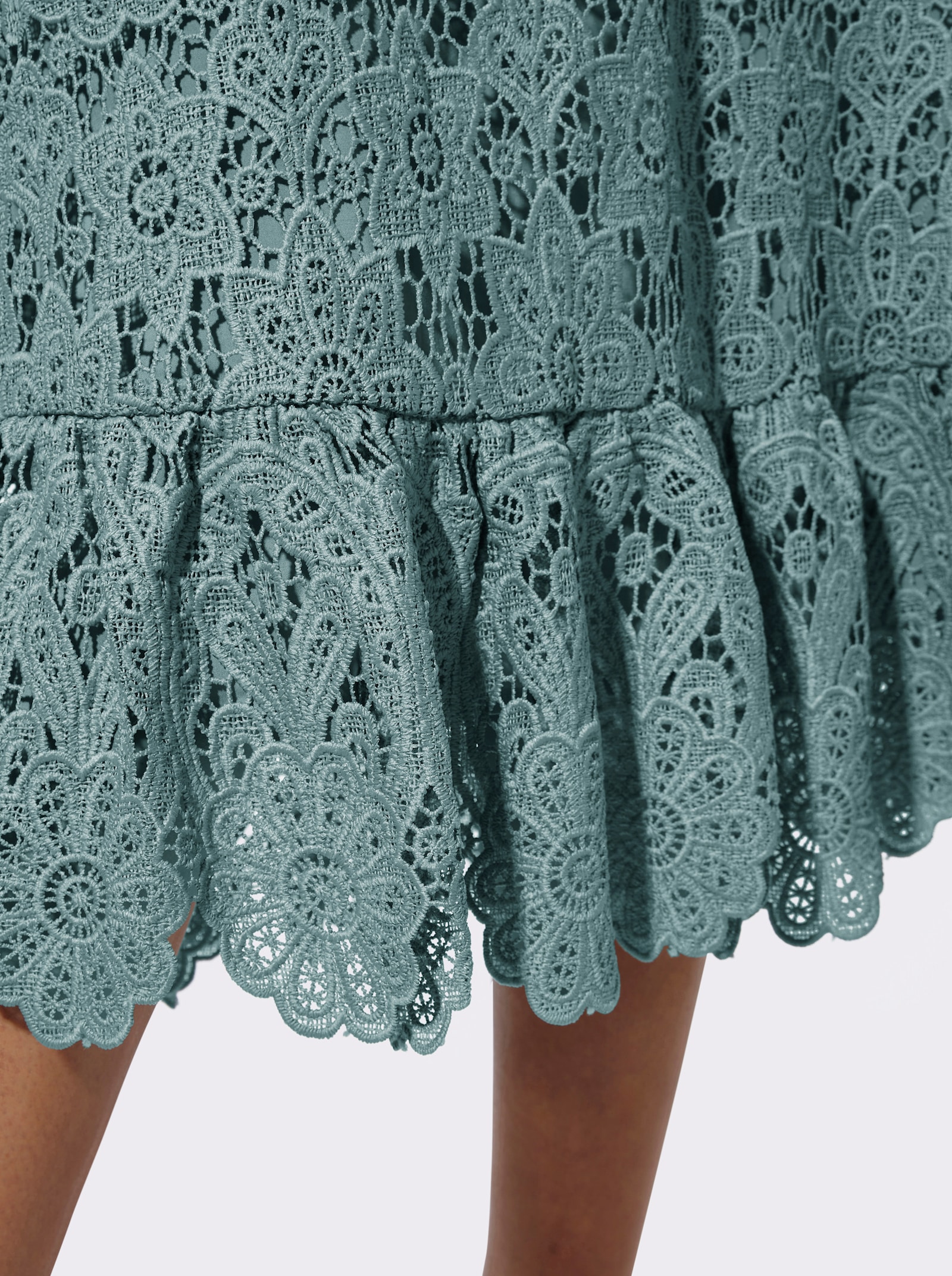 Spitzenrock mit Volants - jade