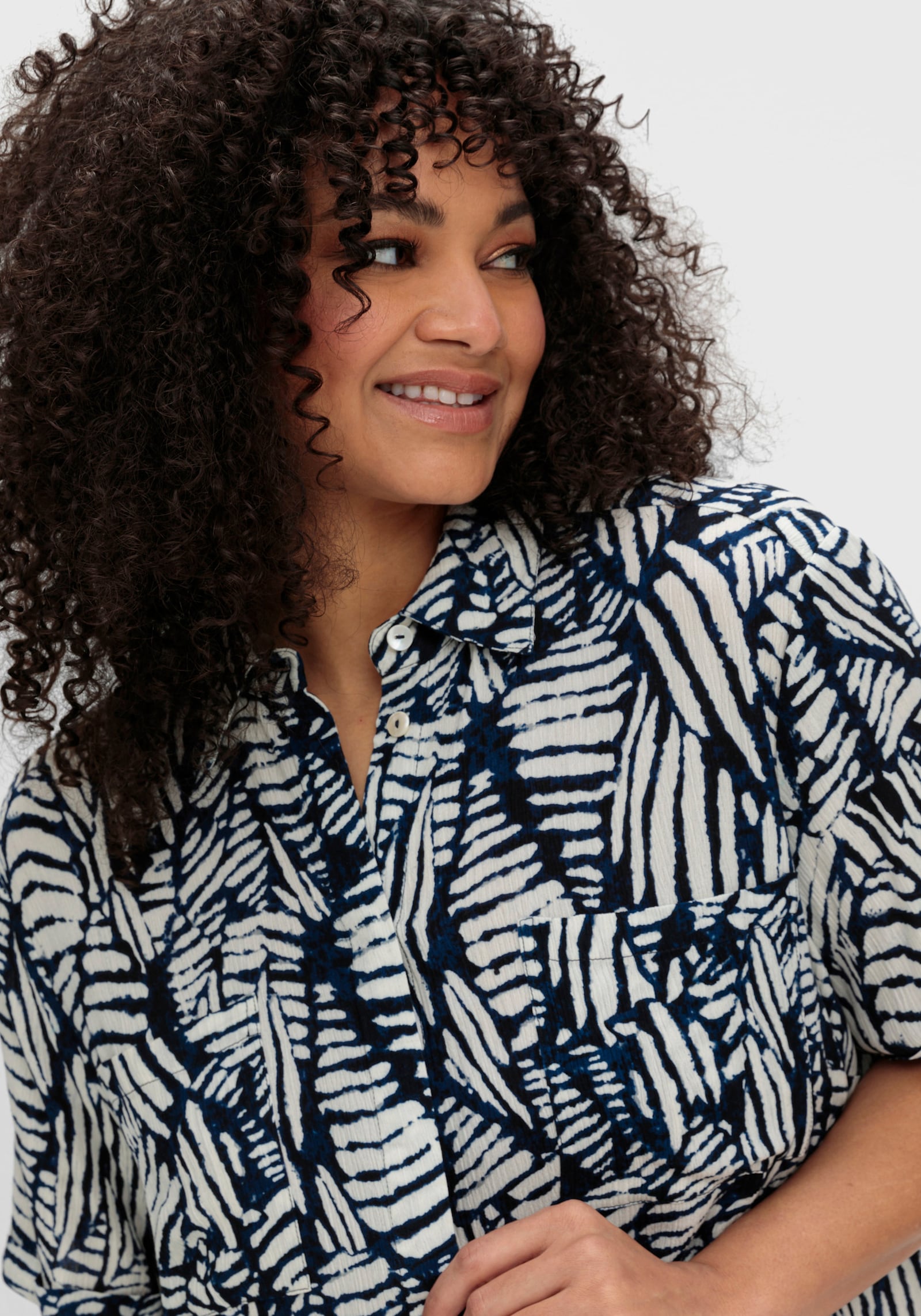 sheego by Joe Browns Hemdbluse mit Alloverdruck - blaubeere-gemustert