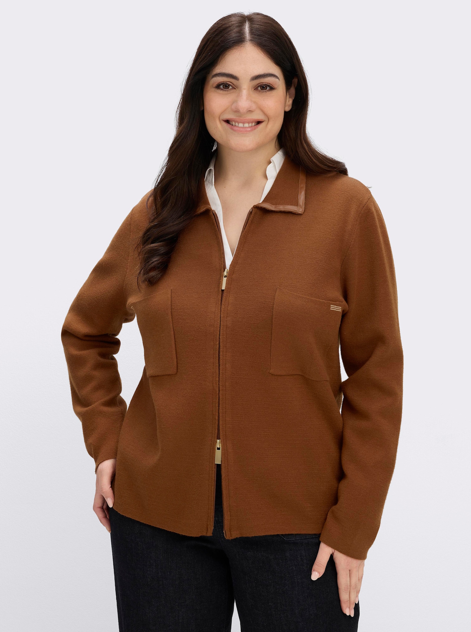 sheego Cardigan mit Polokragen und Reißverschluss - cognac