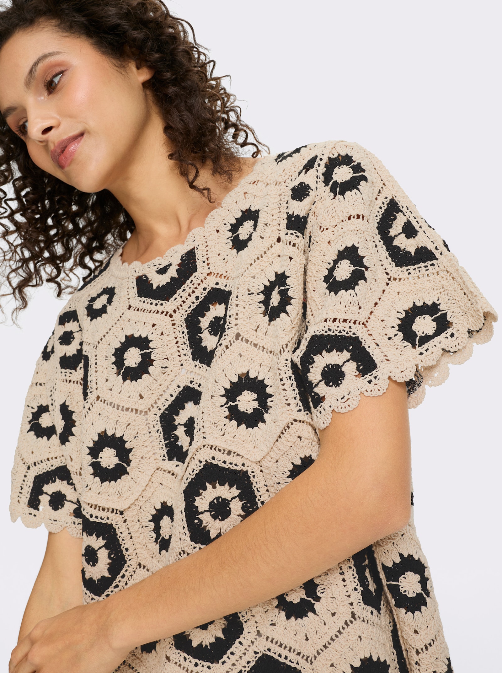 heine Pullover aus Crochet-Spitze - schwarz-sand-gemustert