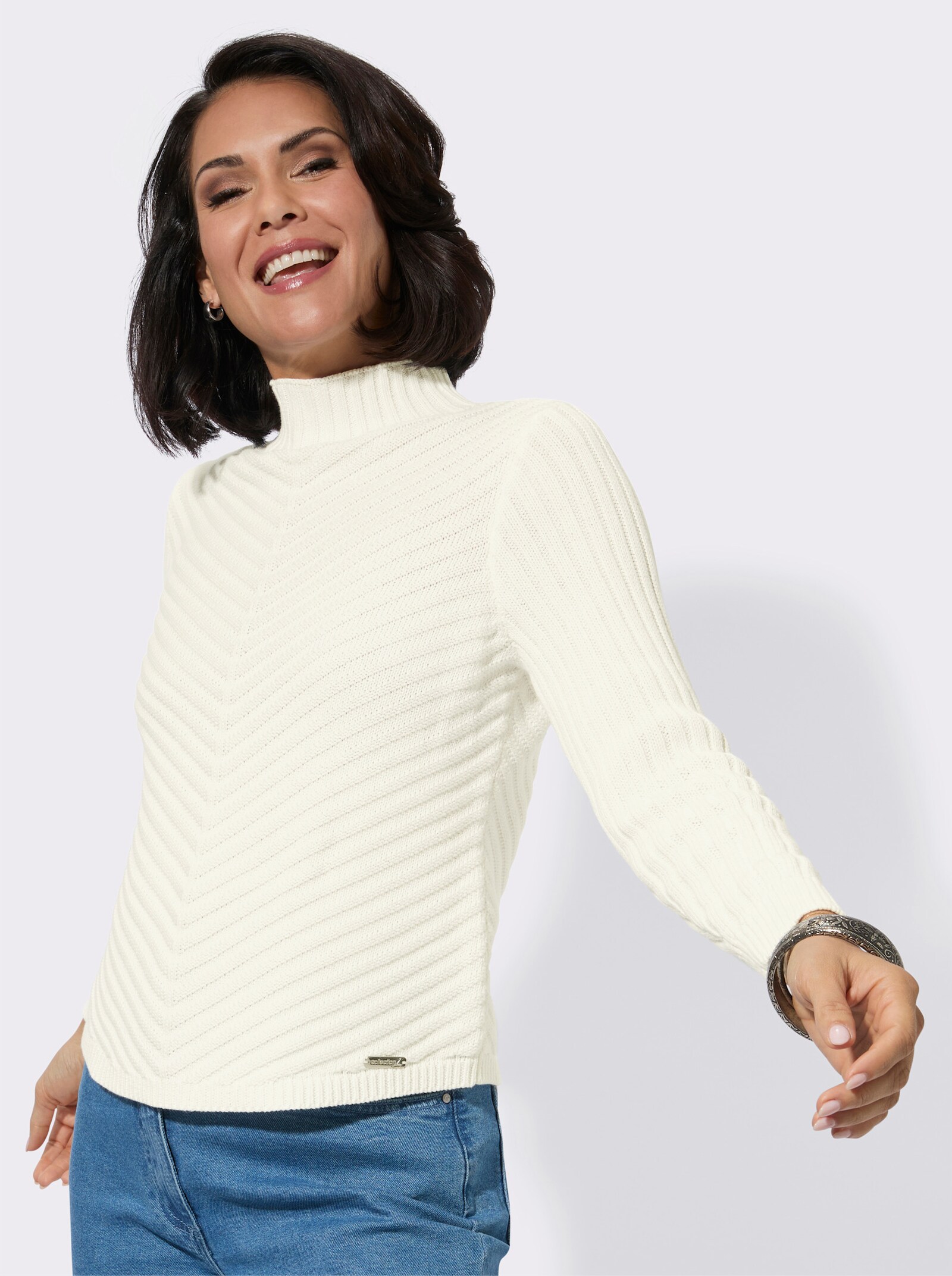 Stehkragenpullover mit abgerundetem Saum - ecru