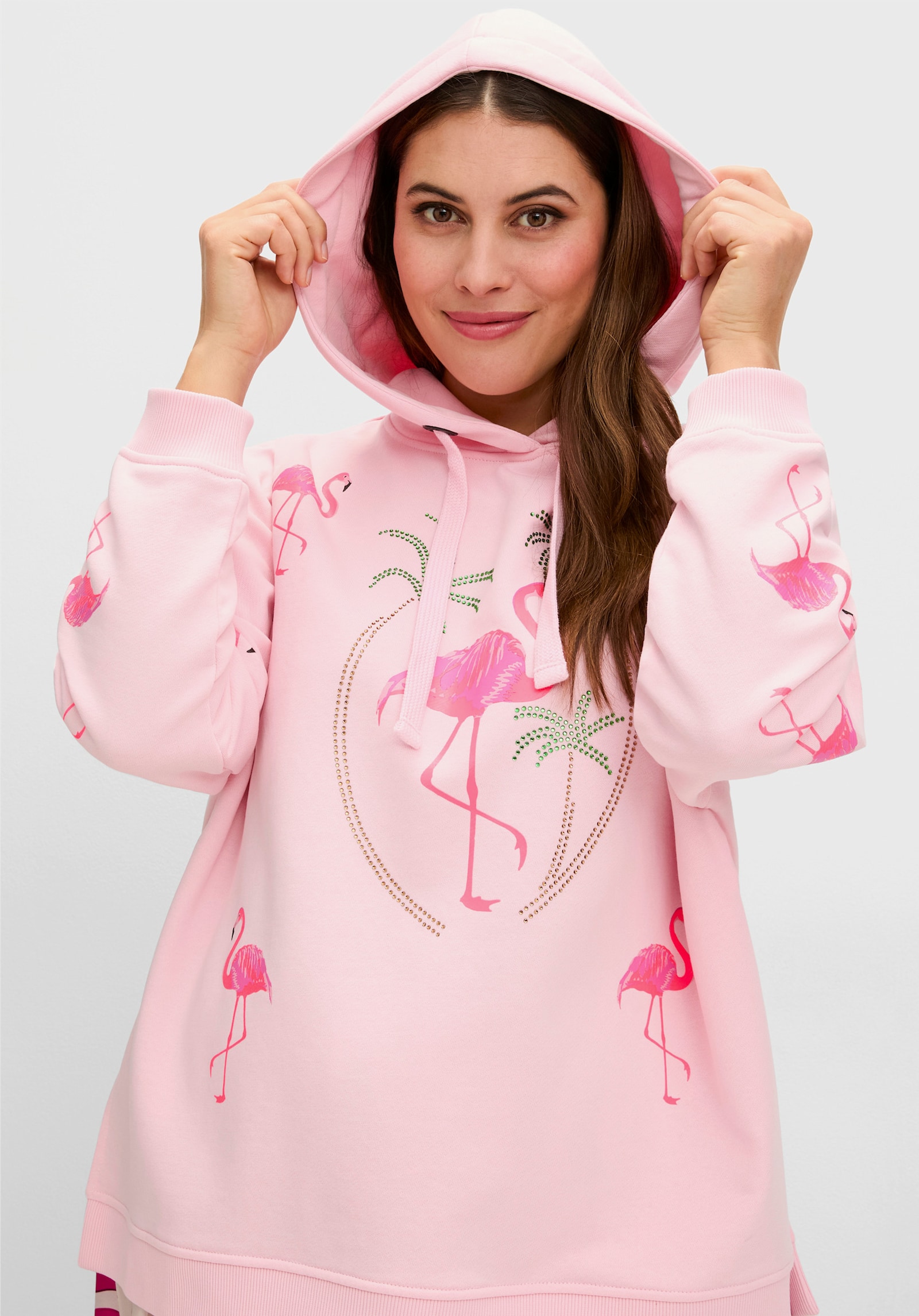 sheego loves miss goodlife Kapuzensweatshirt mit Flamingo-Prints und Glitzersteinen - rosé-gemustert