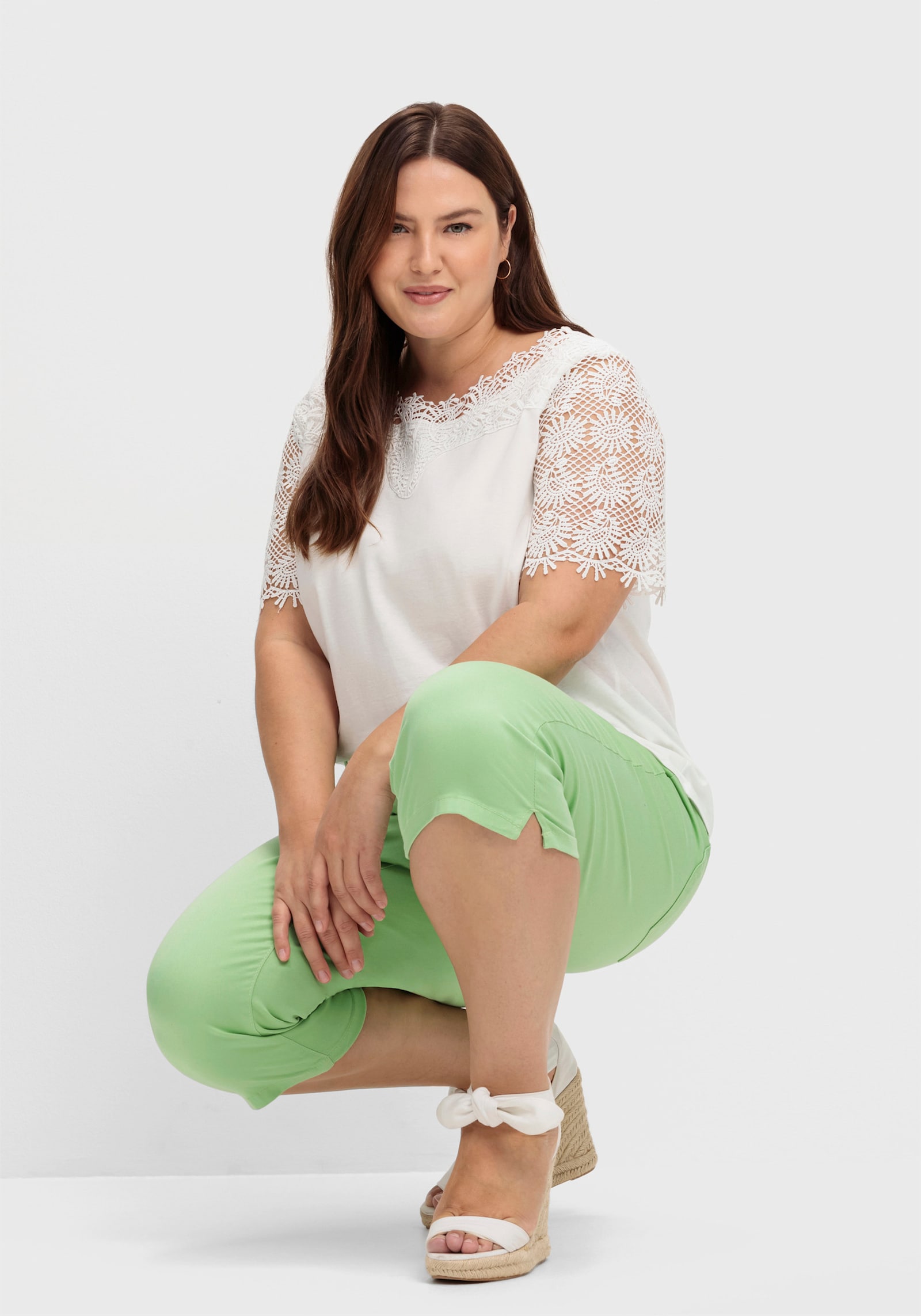 Caprijeans mit glitzerndem Katzenmotiv - reseda