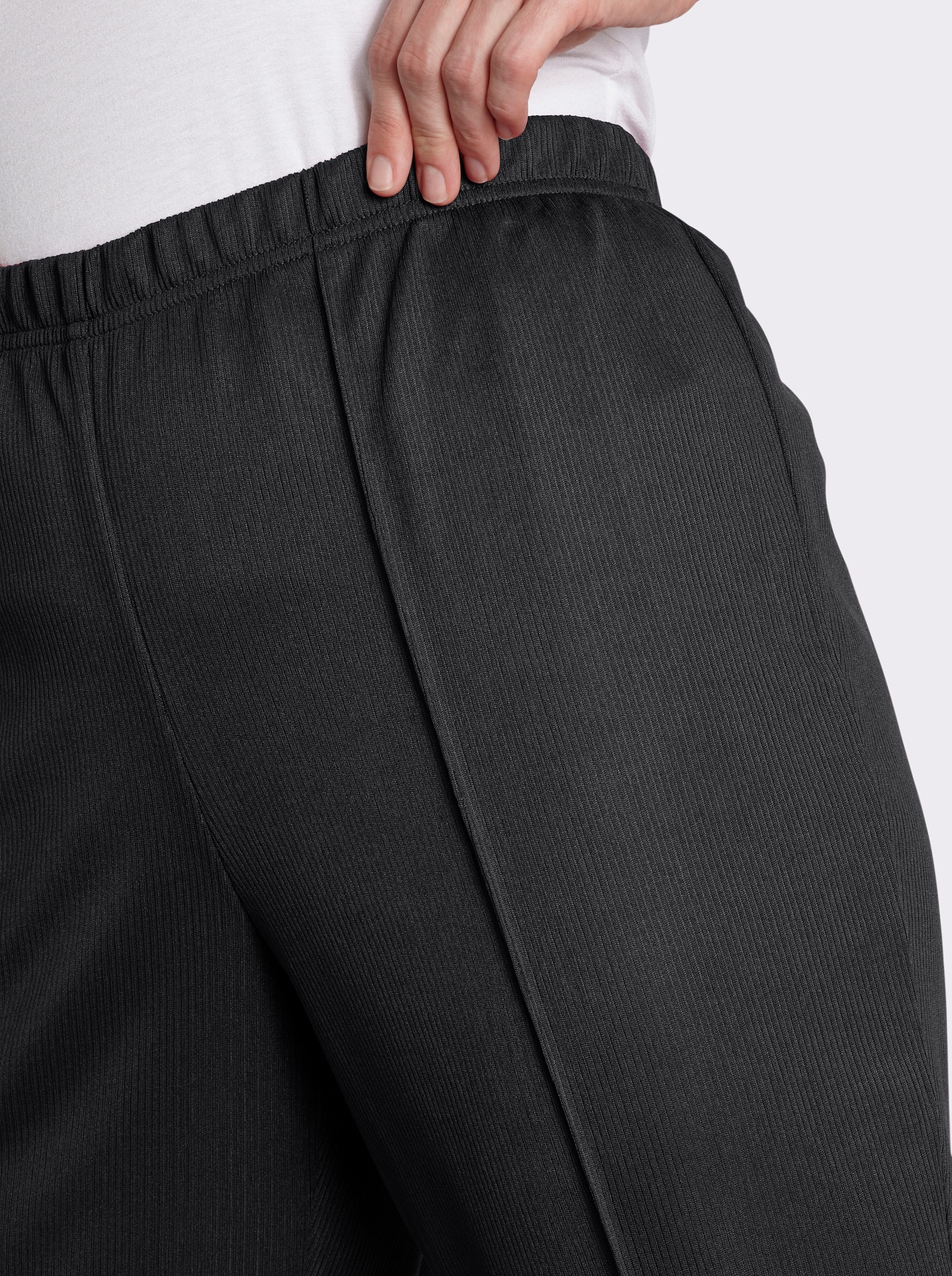 Hose mit Ripp-Struktur - schwarz