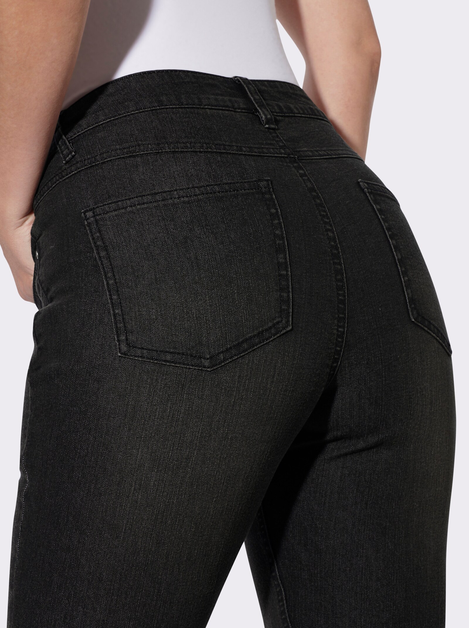 Bootcut-Jeans mit Passformsattel - graphit-denim
