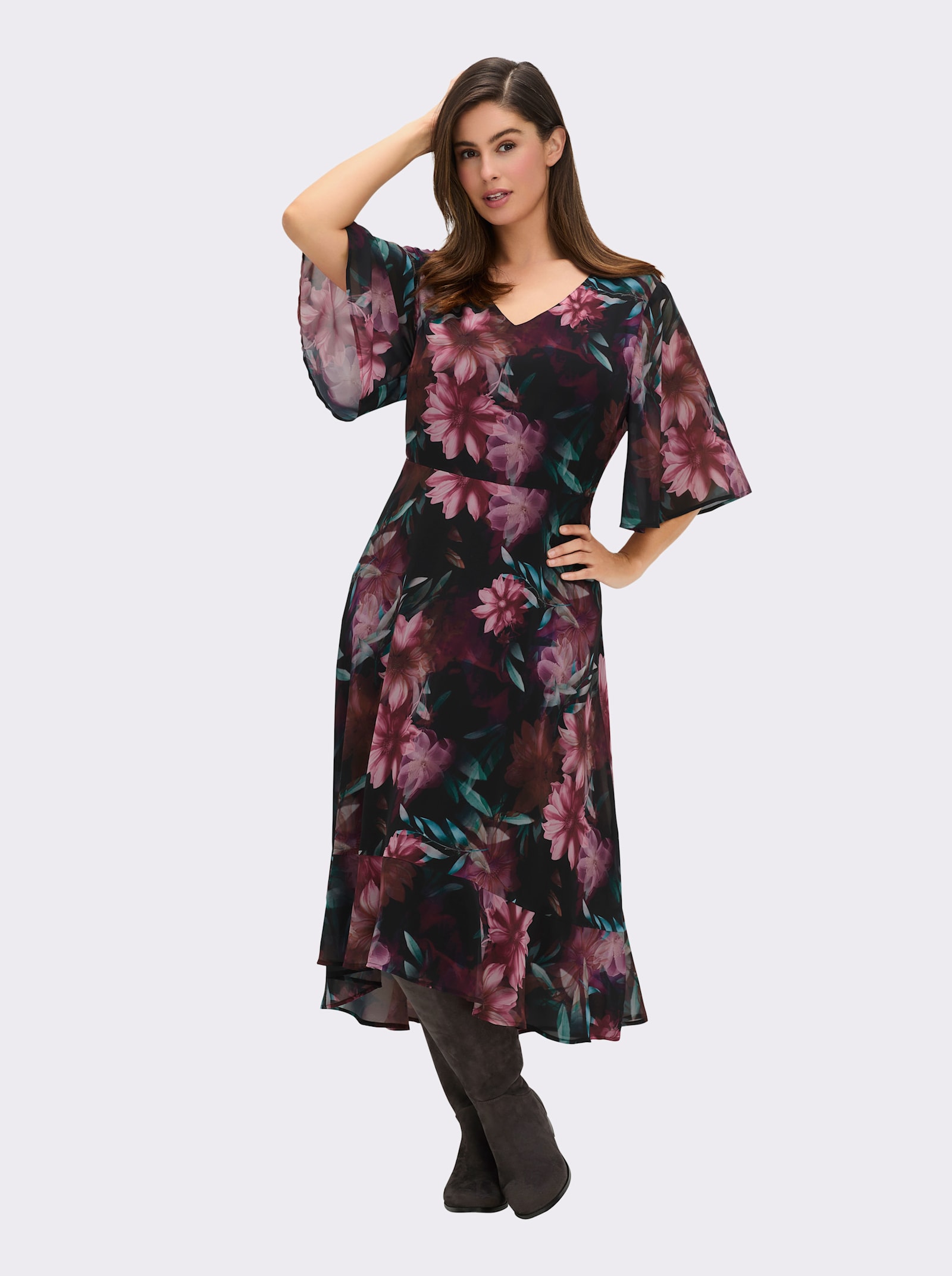 sheego Chiffonkleid mit Flügelärmeln und Volants - schwarz-bedruckt