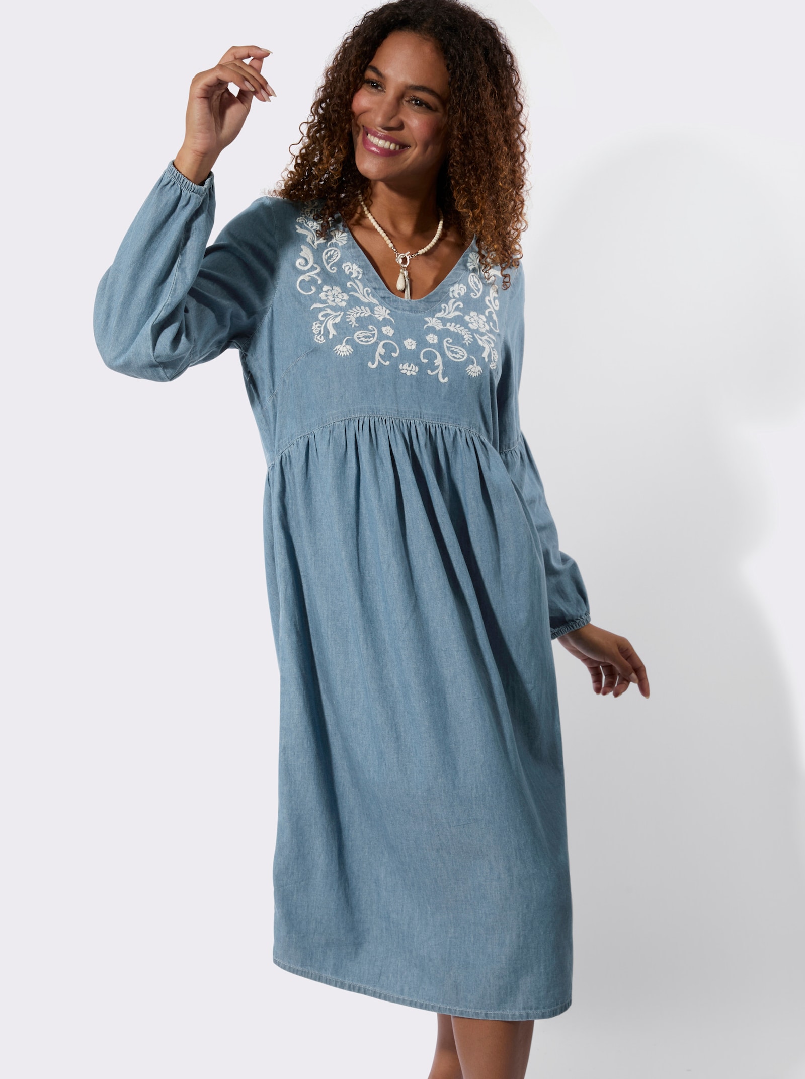 Jeanskleid mit floraler Stickerei - blue-bleached