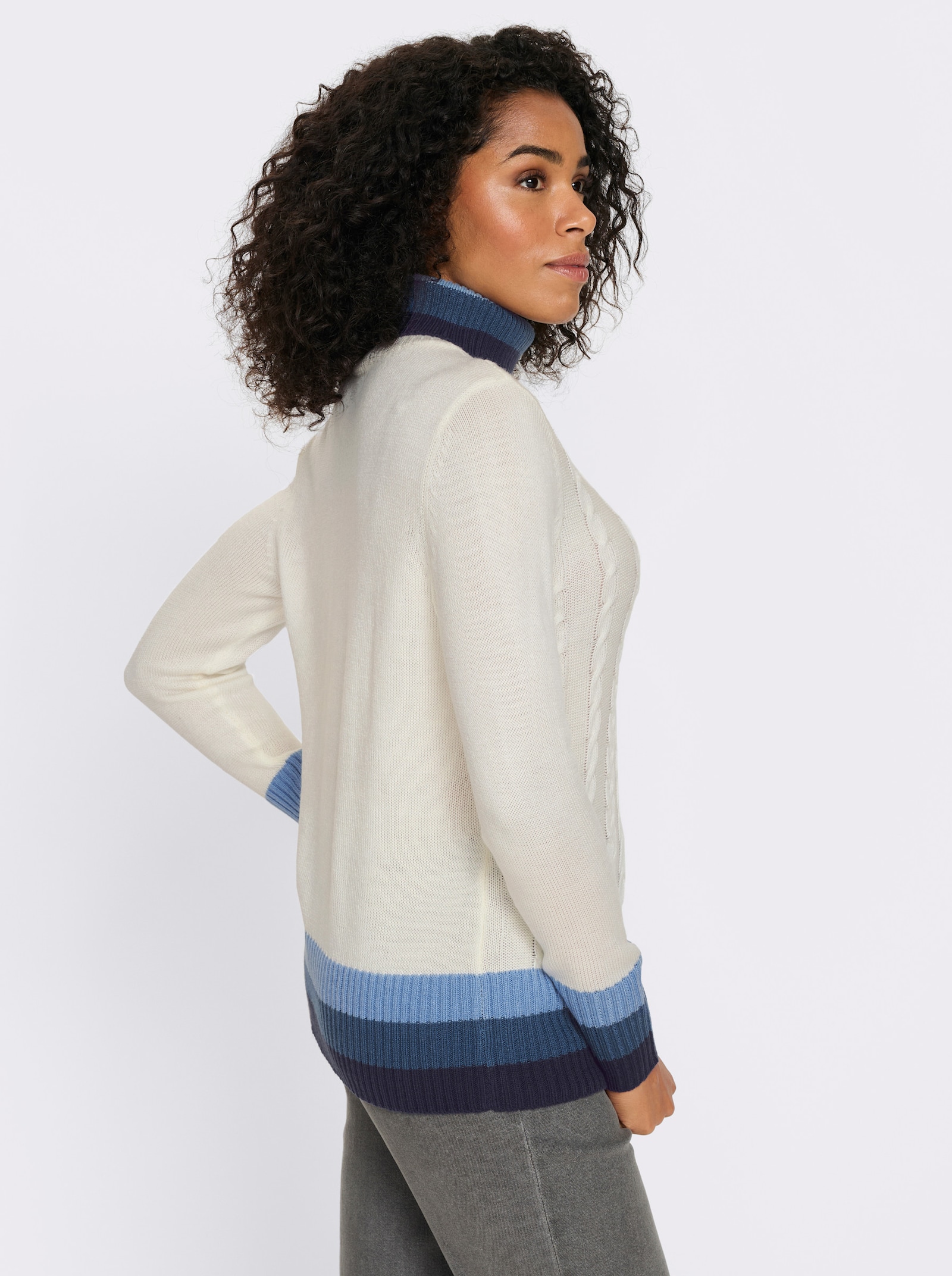 Rollkragenpullover mit Zopfmuster vorne - ecru-marine