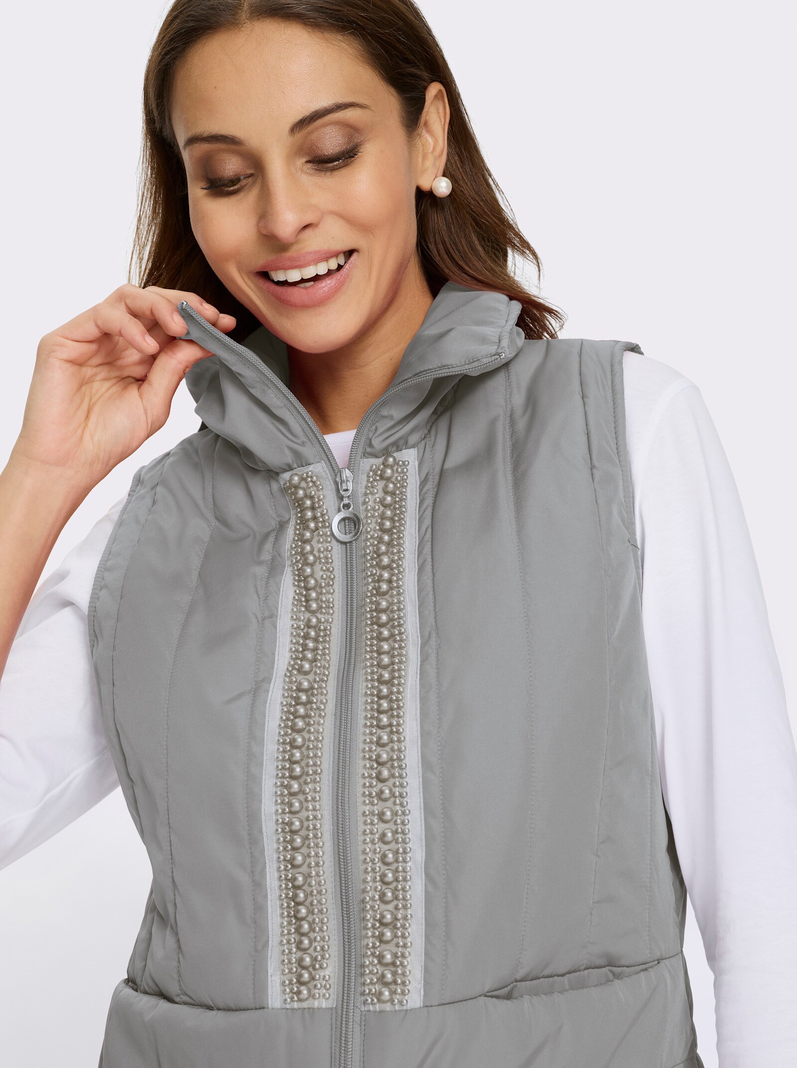 Steppweste mit Zierperlen am Reißverschluss - steingrau