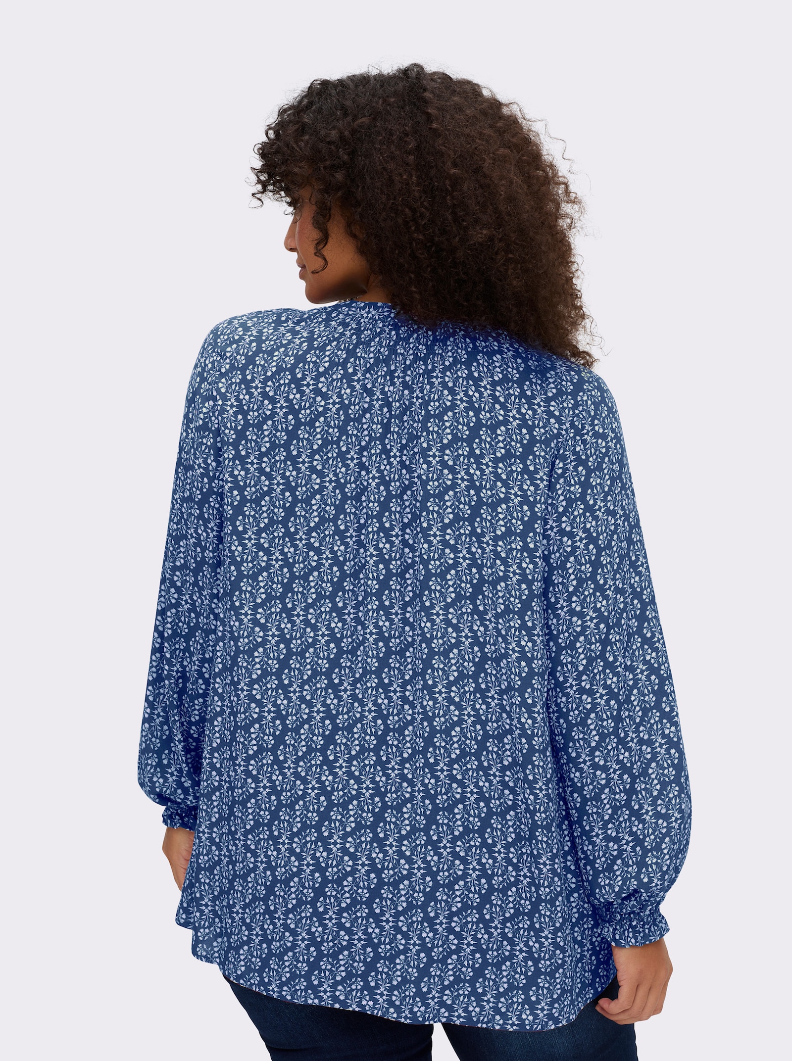 sheego Tunika mit Blütenprint und Smok-Details - jeansblau-gemustert