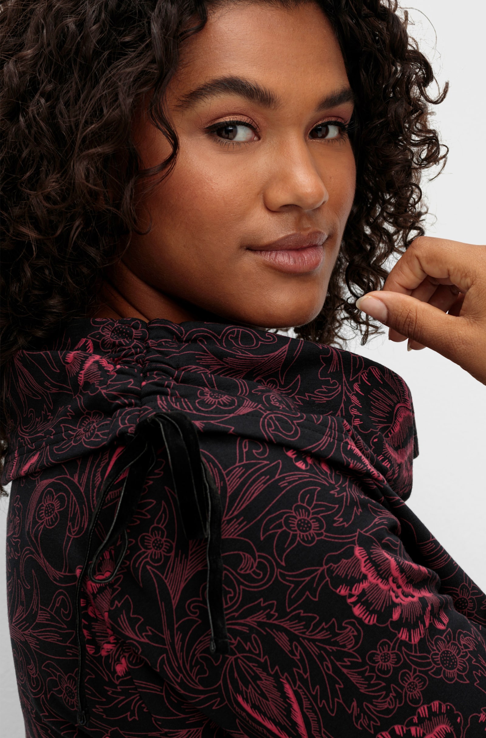 sheego by Joe Browns Sweatshirt mit weitem Schalkragen - beere-gemustert