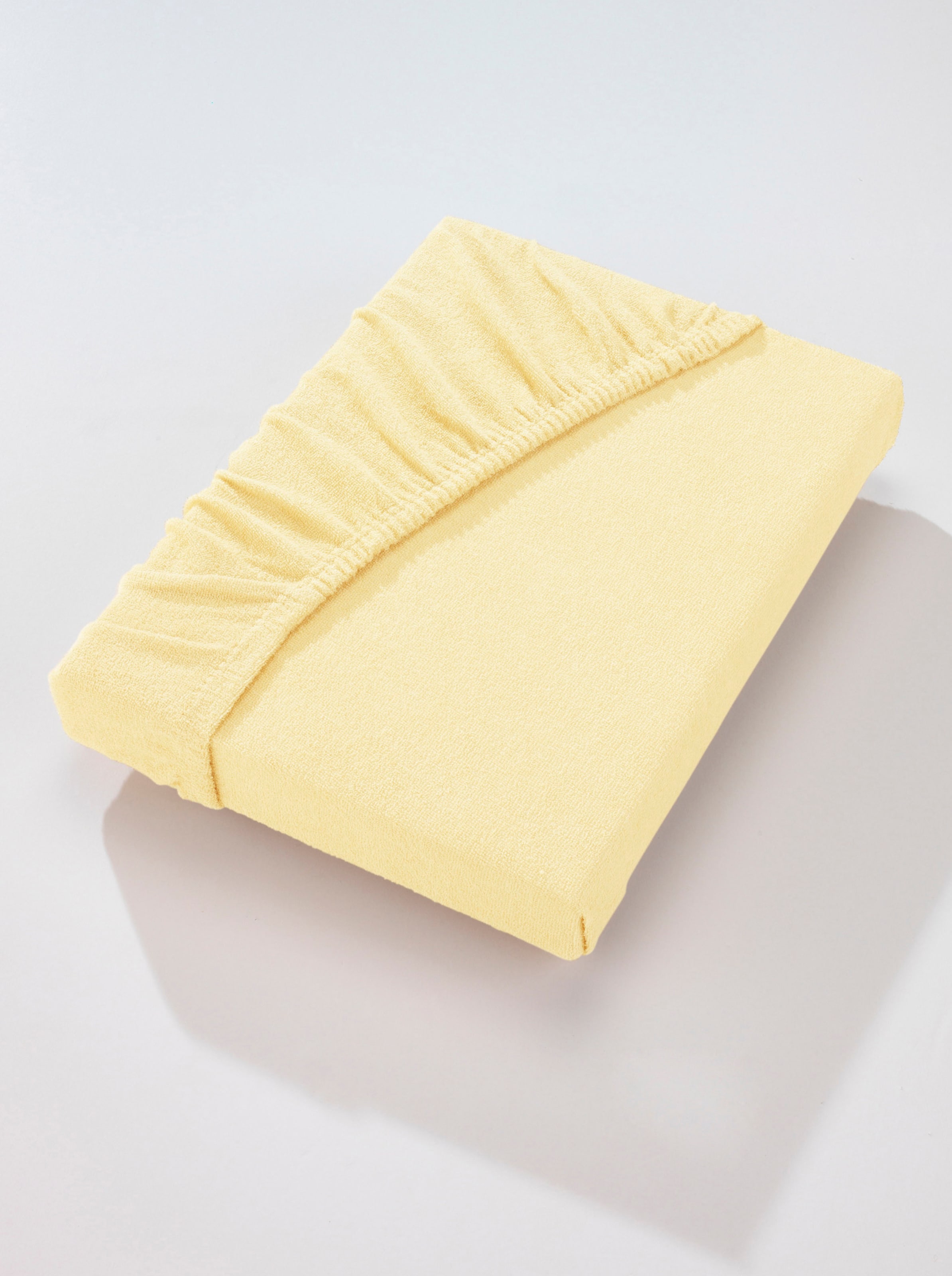 Tisch Bett günstig Kaufen-Spannbetttuch in vanillegelb von Biberna. Spannbetttuch in vanillegelb von Biberna <![CDATA[Spannbetttuch in elastischer, bügelfreier und extrem strapazierfähiger Frottee-Stretch-Qualität. Sowohl in Überlänge und Überbreite als auch in 2 französisc