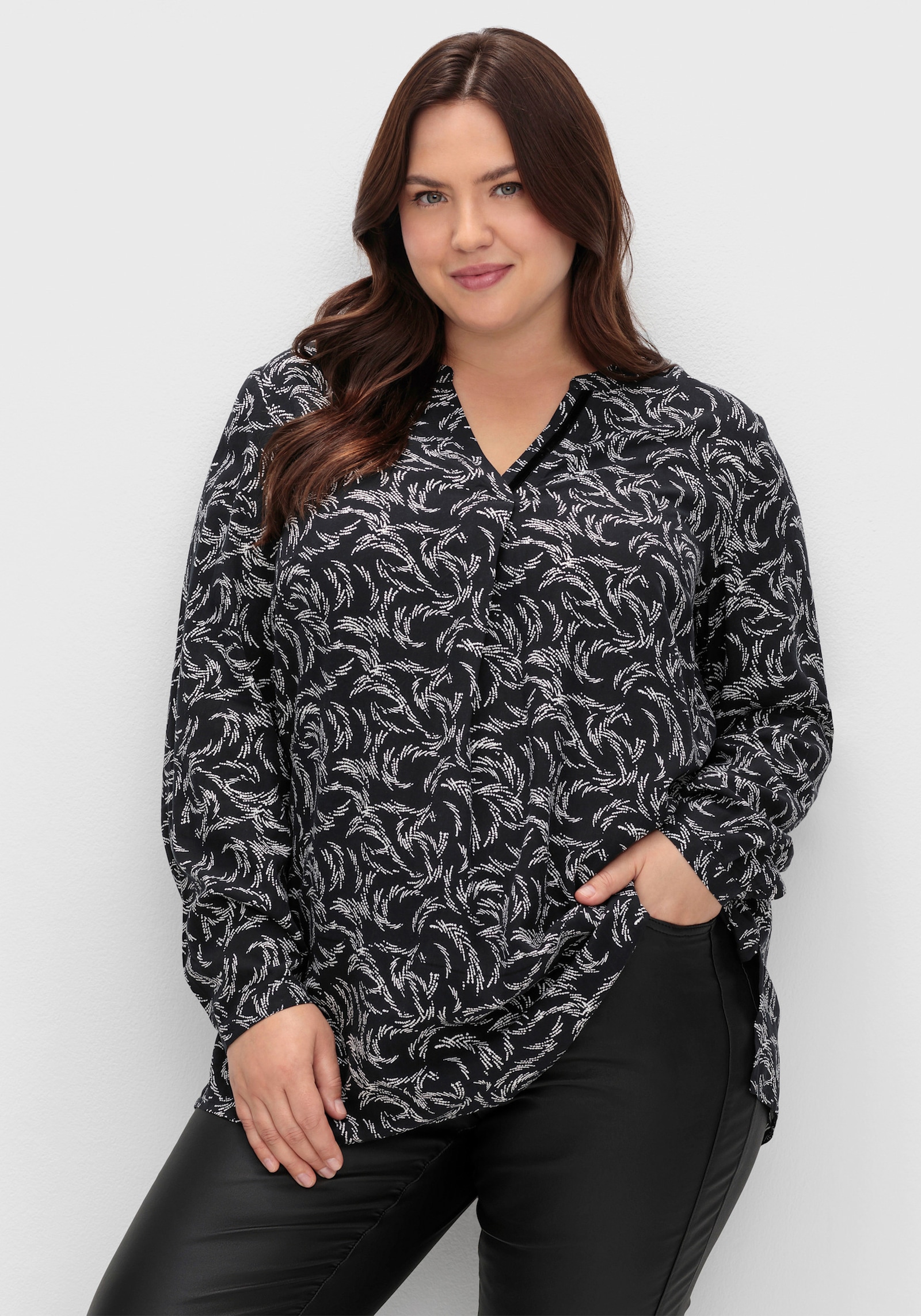 sheego Tunika mit Alloverdruck, aus Viskose - schwarz-weiß gemustert