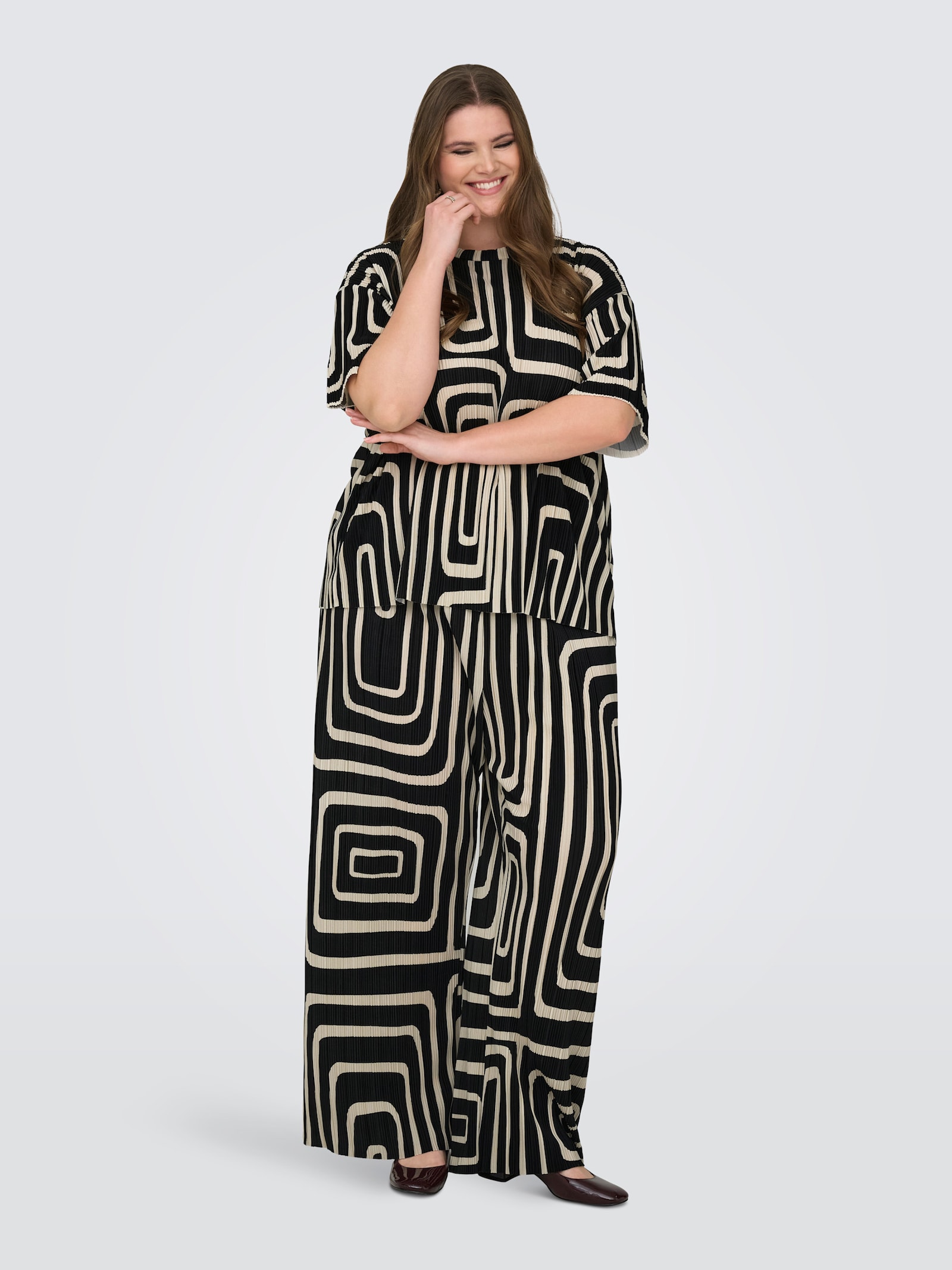 ONLY CARMAKOMA Kurzarmshirt - black aop:oatmeal graphic