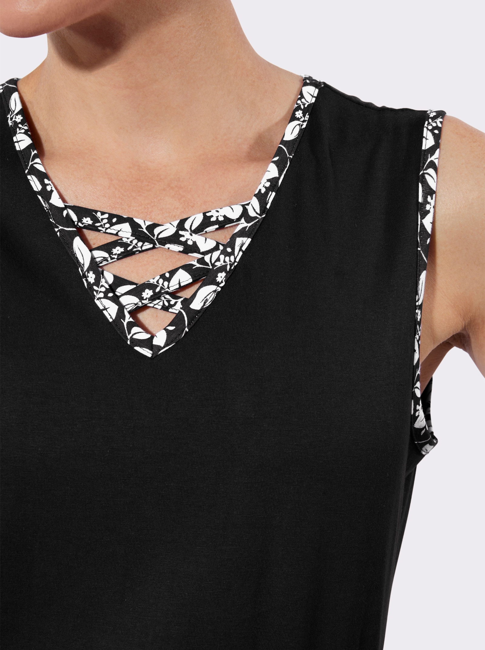 Shirttop mit gemusterter Paspelierung - schwarz