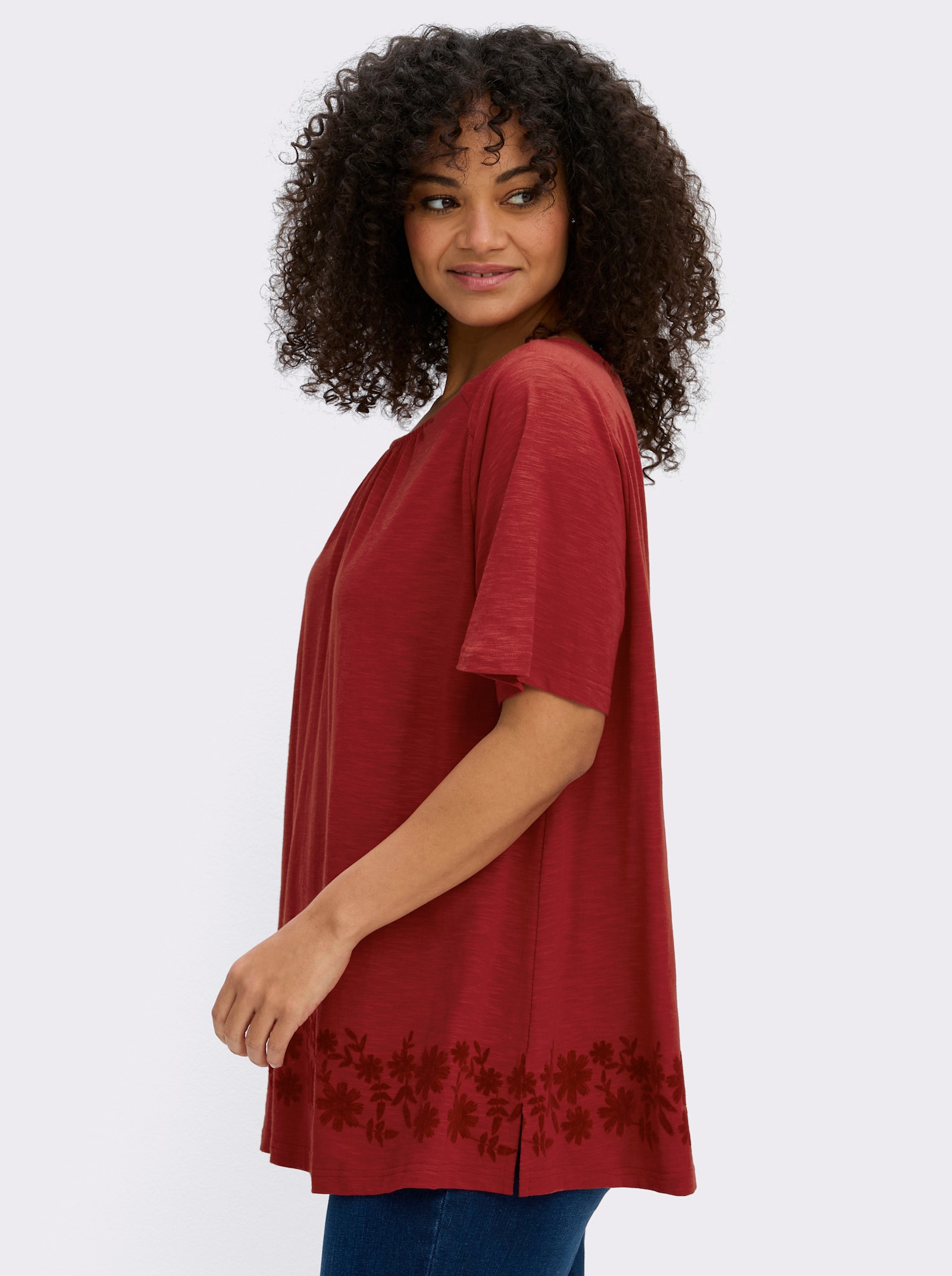 sheego Shirt in A-lijn, met bloemenprint op de zoom - kers