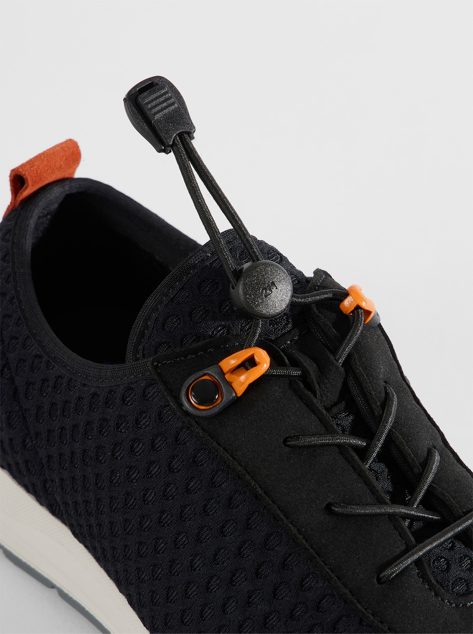 Varomed Sneaker mit Memory-Wechselfußbett - schwarz