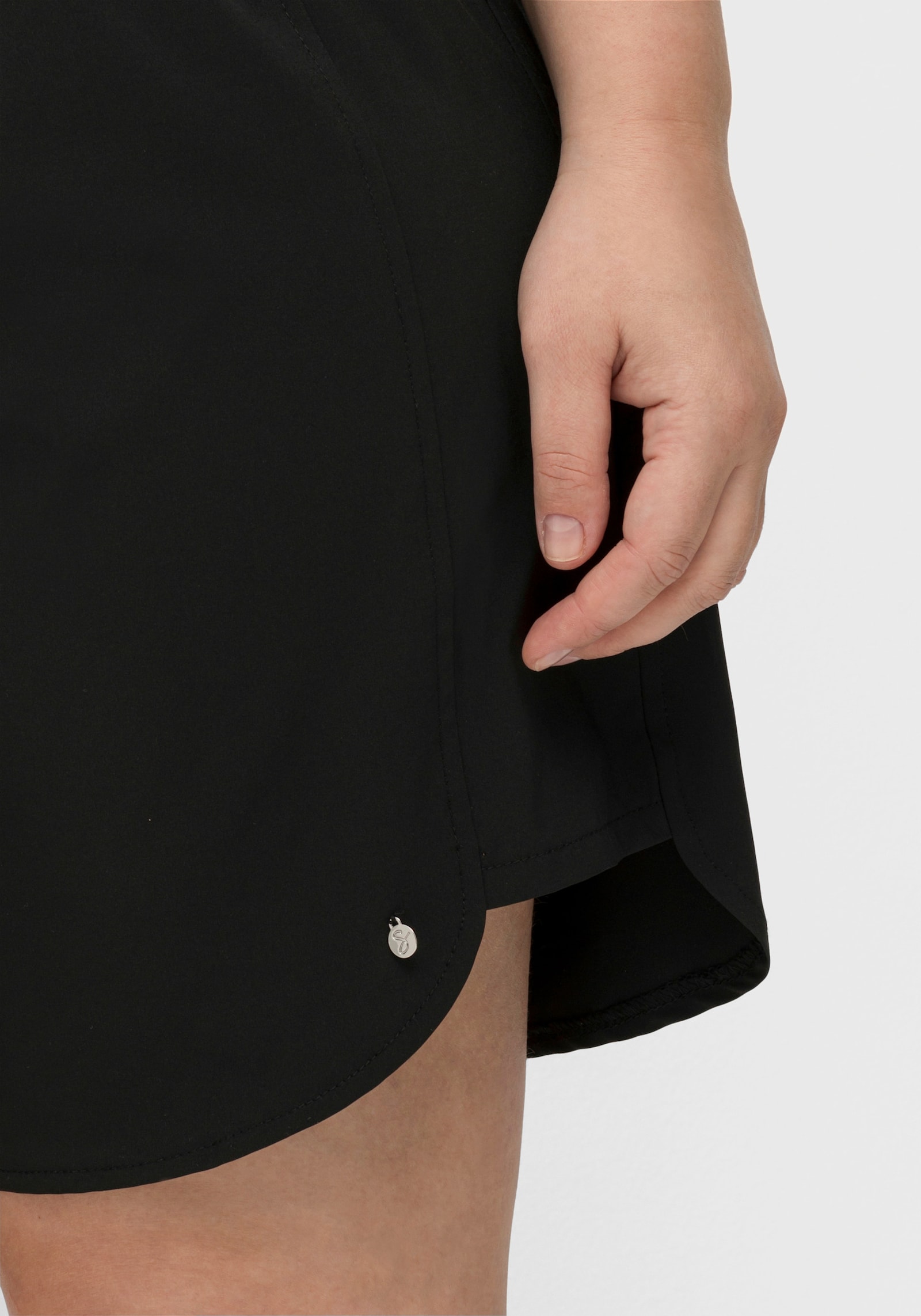 sheego Badehose mit Bindeband, seitlich abgerundet - schwarz