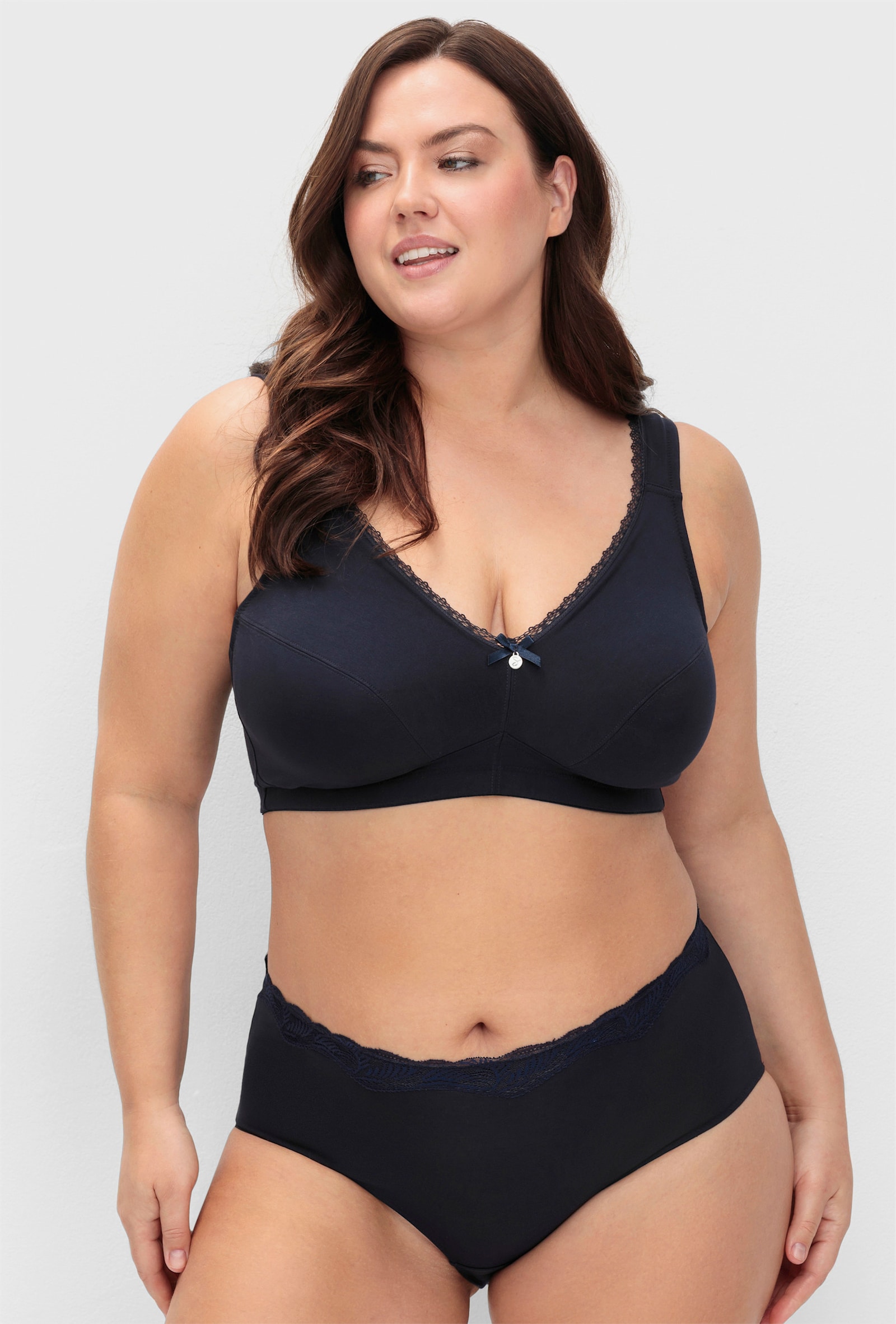 sheego Entlastungs-BH mit Spitzenbordüre - marine