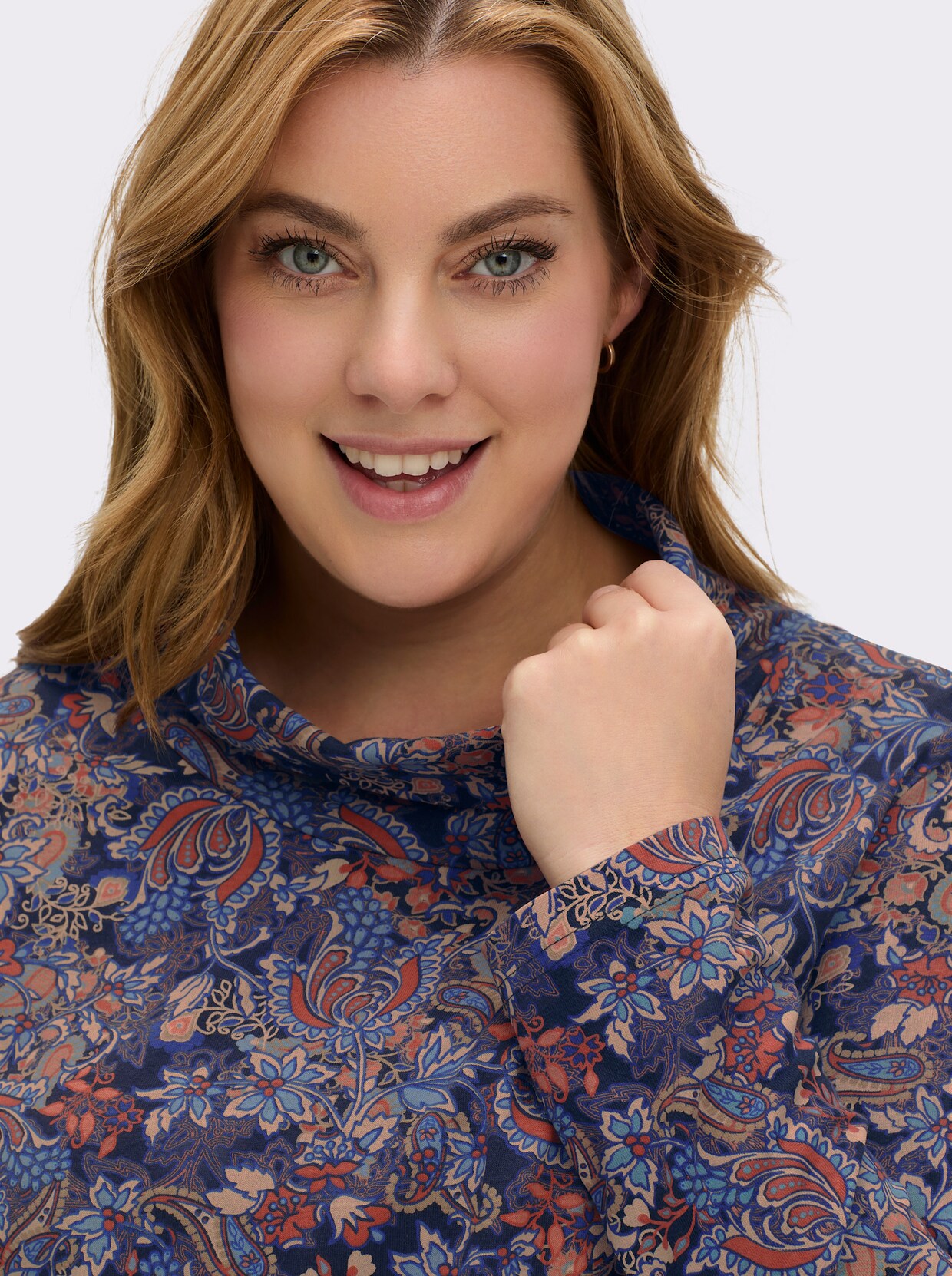 Rollkragenshirt im floralen Druckmuster - marine-terra-bedruckt