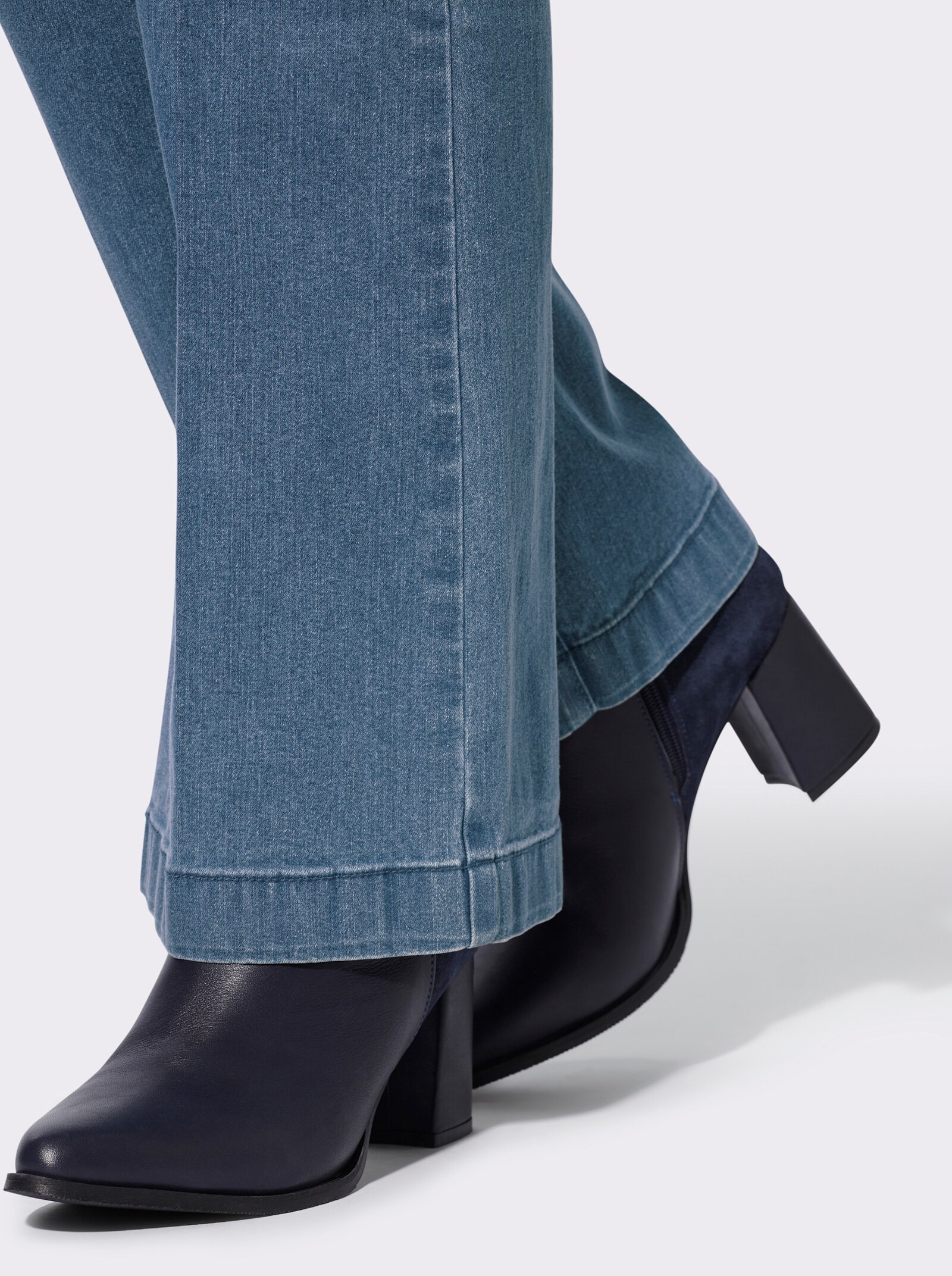 Jeans mit seitlichen Reißverschlüssen - blue-bleached