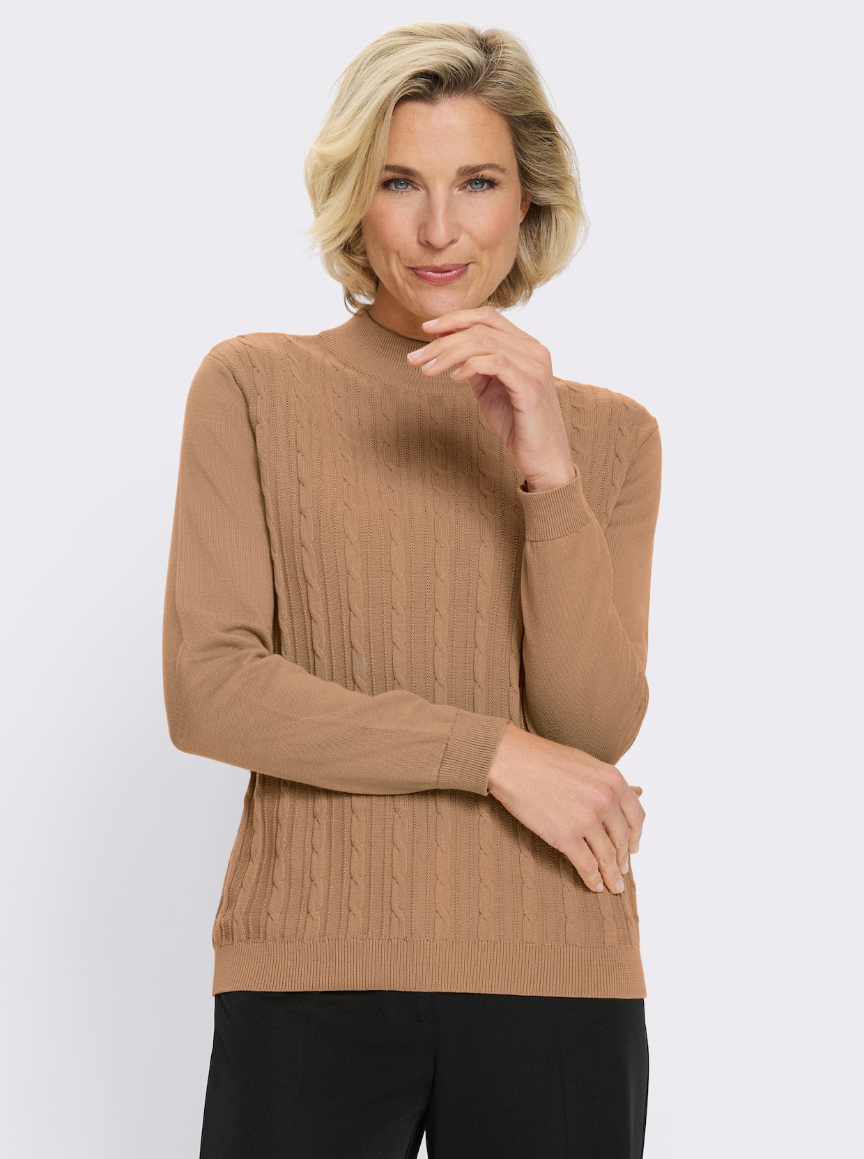Pullover met opstaande kraag en kabelpatroon - camel