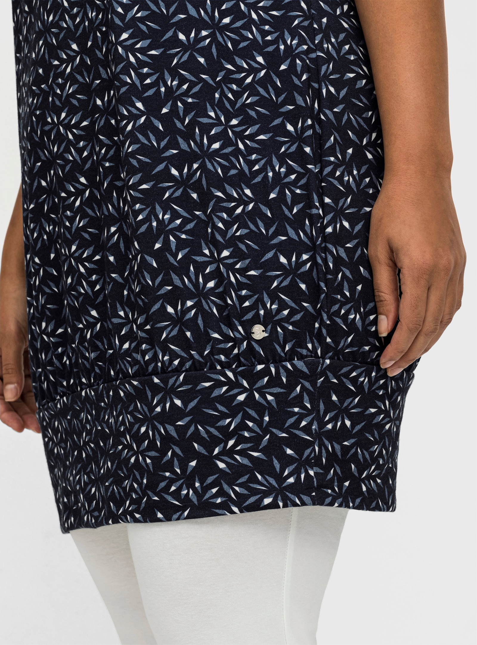 sheego Freizeitkleid mit Alloverdruck und breitem Saum - marine bedruckt