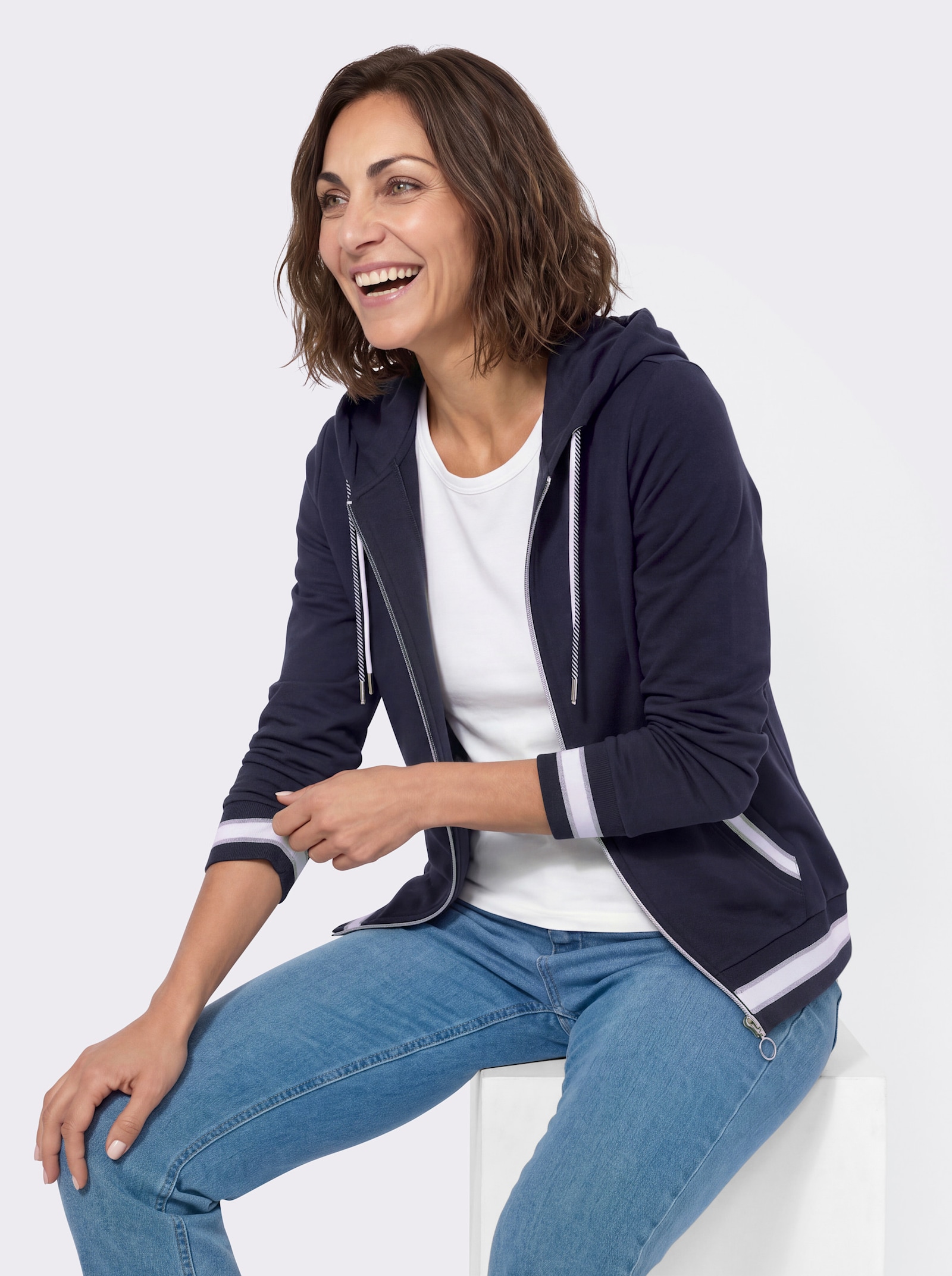 Sweatjacke mit Känguru-Tasche - marine-ecru