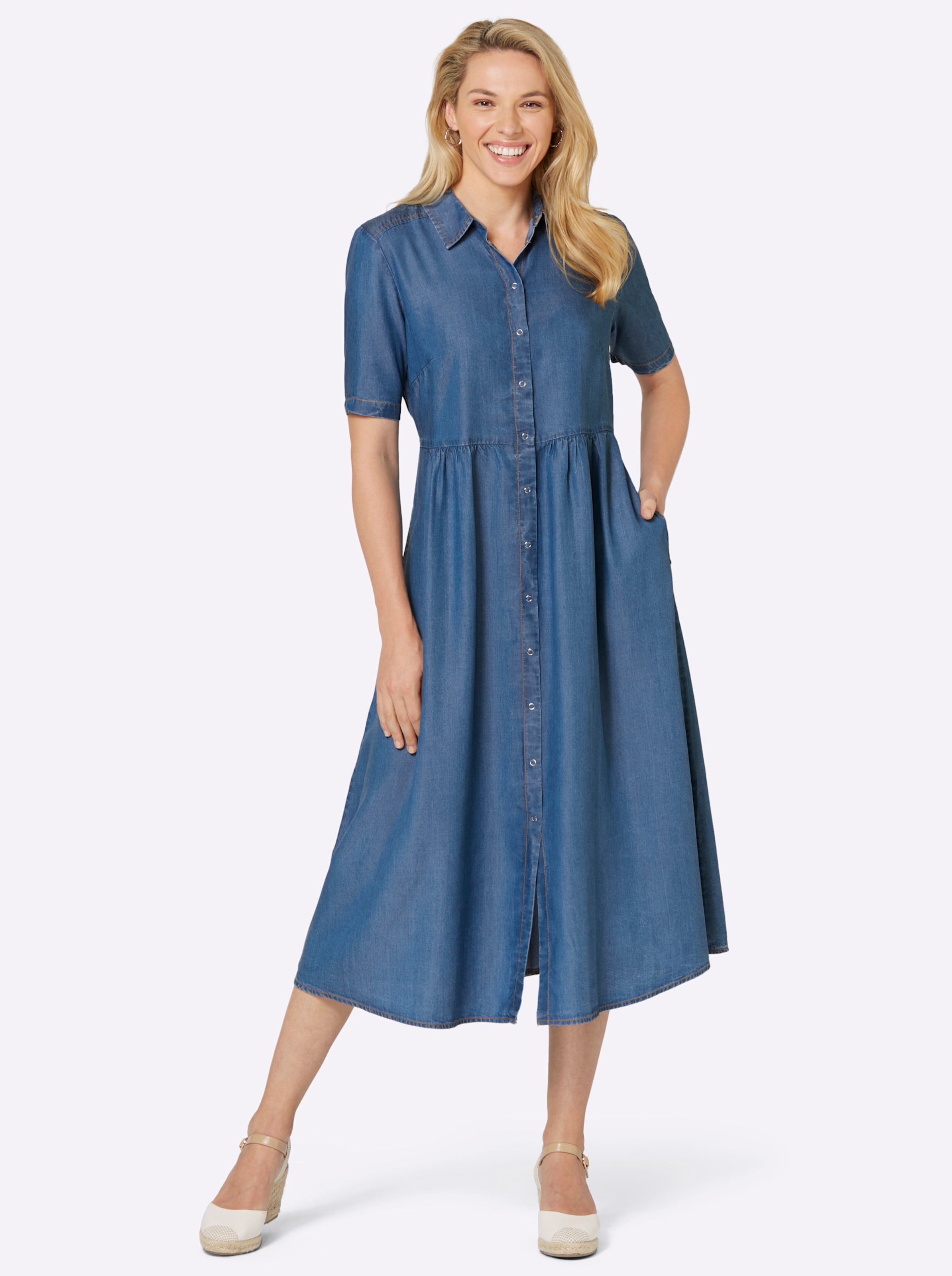 Weich und günstig Kaufen-Kleid in blue-bleached von heine. Kleid in blue-bleached von heine <![CDATA[Locker! Lässig! Lieblingsstückverdächtig! Schmeichelnd weites Kleid in angenehm weicher und leichter Lyocell-Qualität in Denim-Optik. Mit Hemdkragen und durchgehender Druckkno