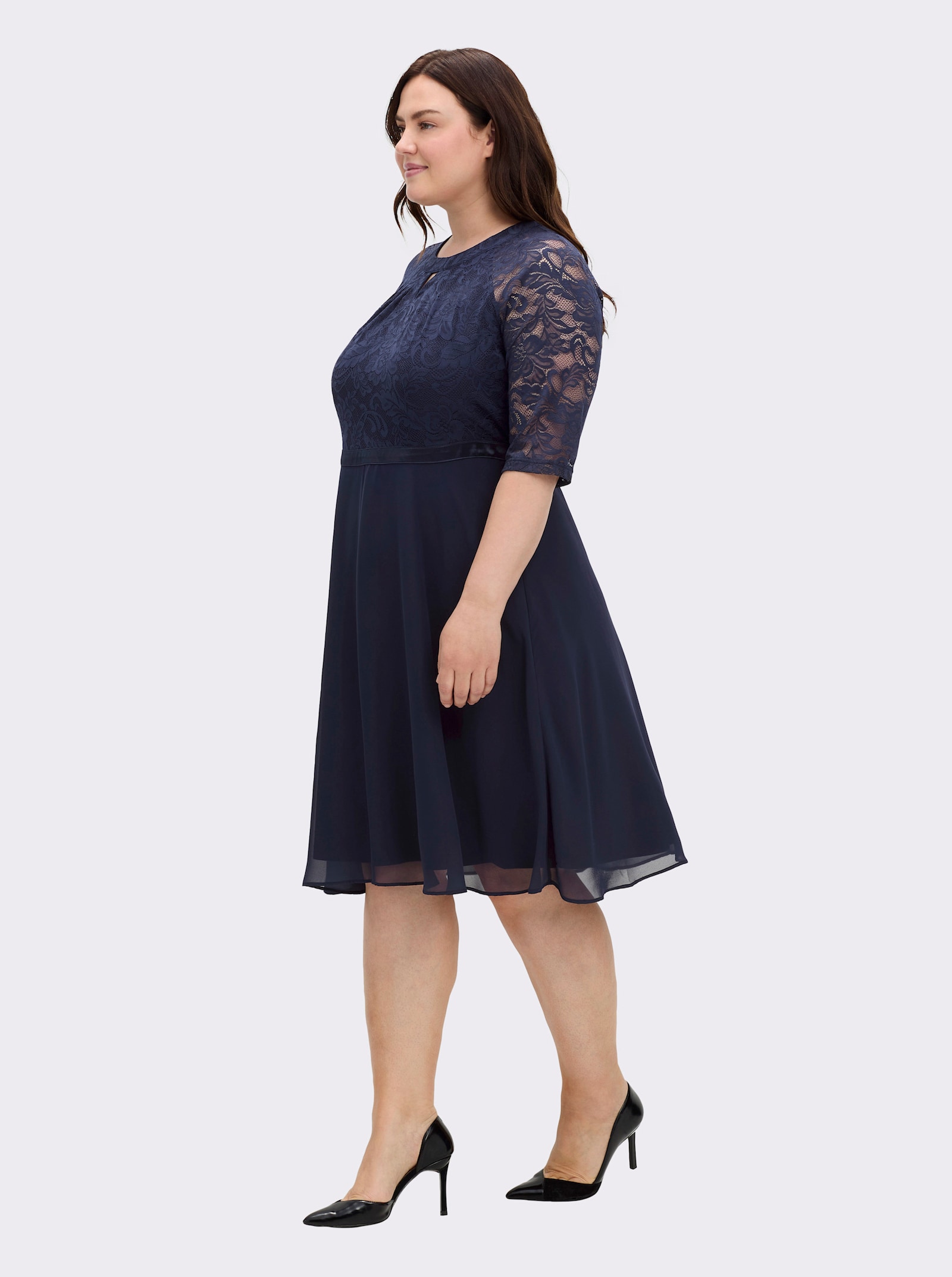 Spitzenkleid mit weitem Rockteil - marine