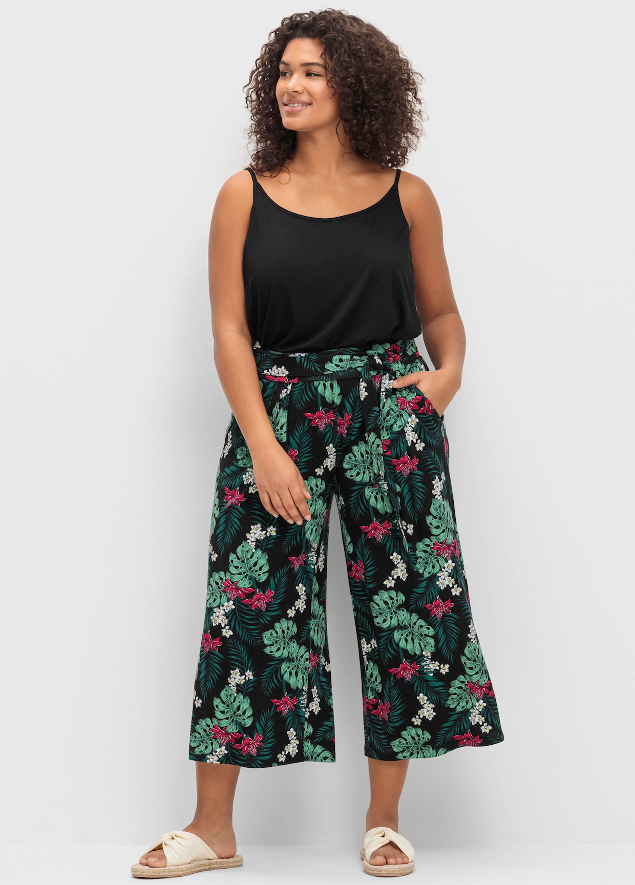 sheego Spaghettitop mit tiefem Rückenausschnitt - schwarz