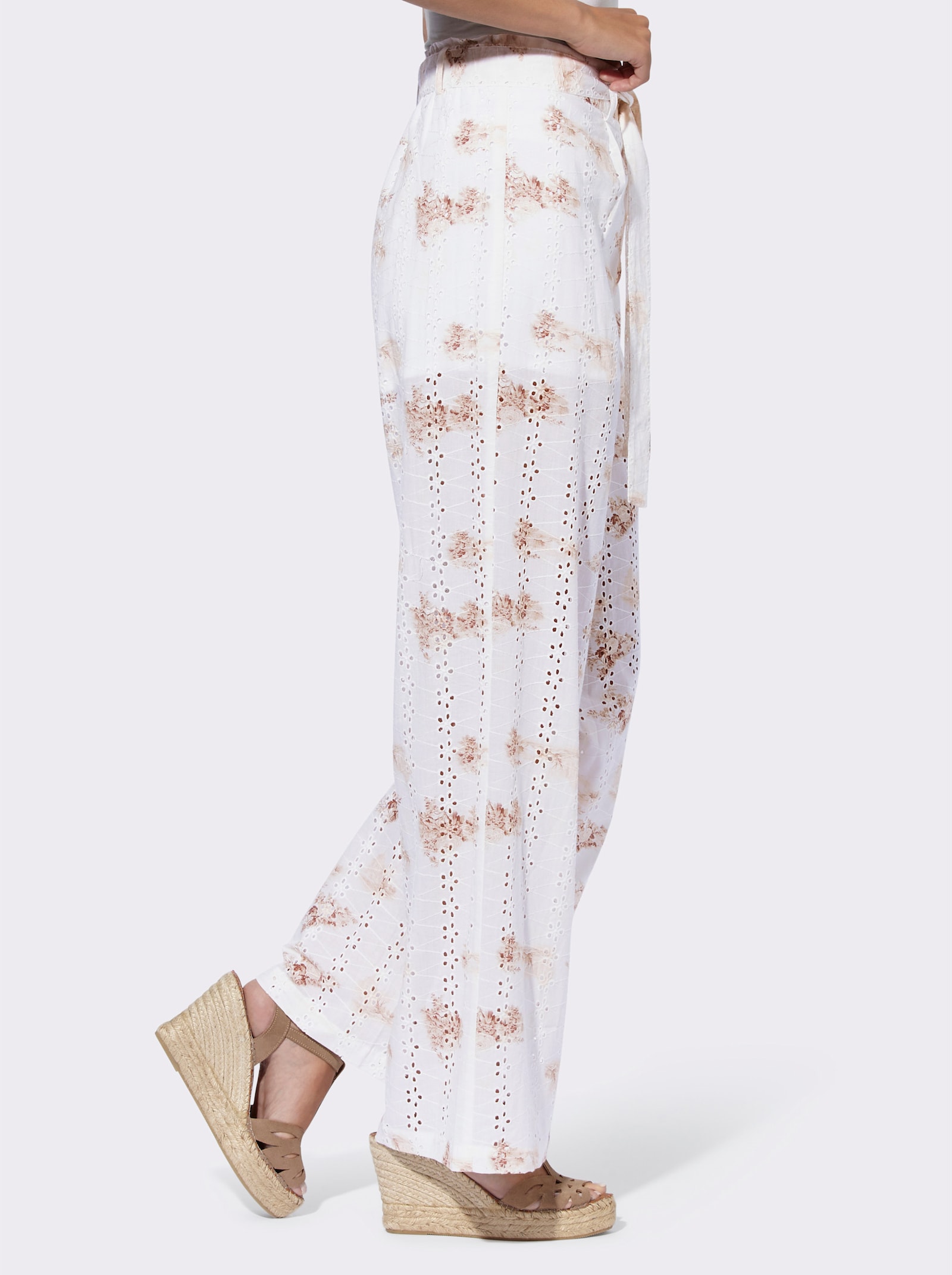 heine Druckhose mit Lochstickerei - weiß-camel-bedruckt