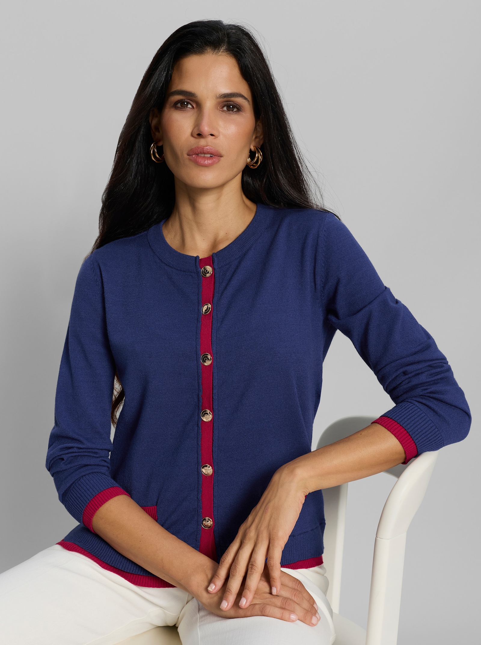 heine Strickjacke mit goldfarbenen Knöpfen - royalblau-rot