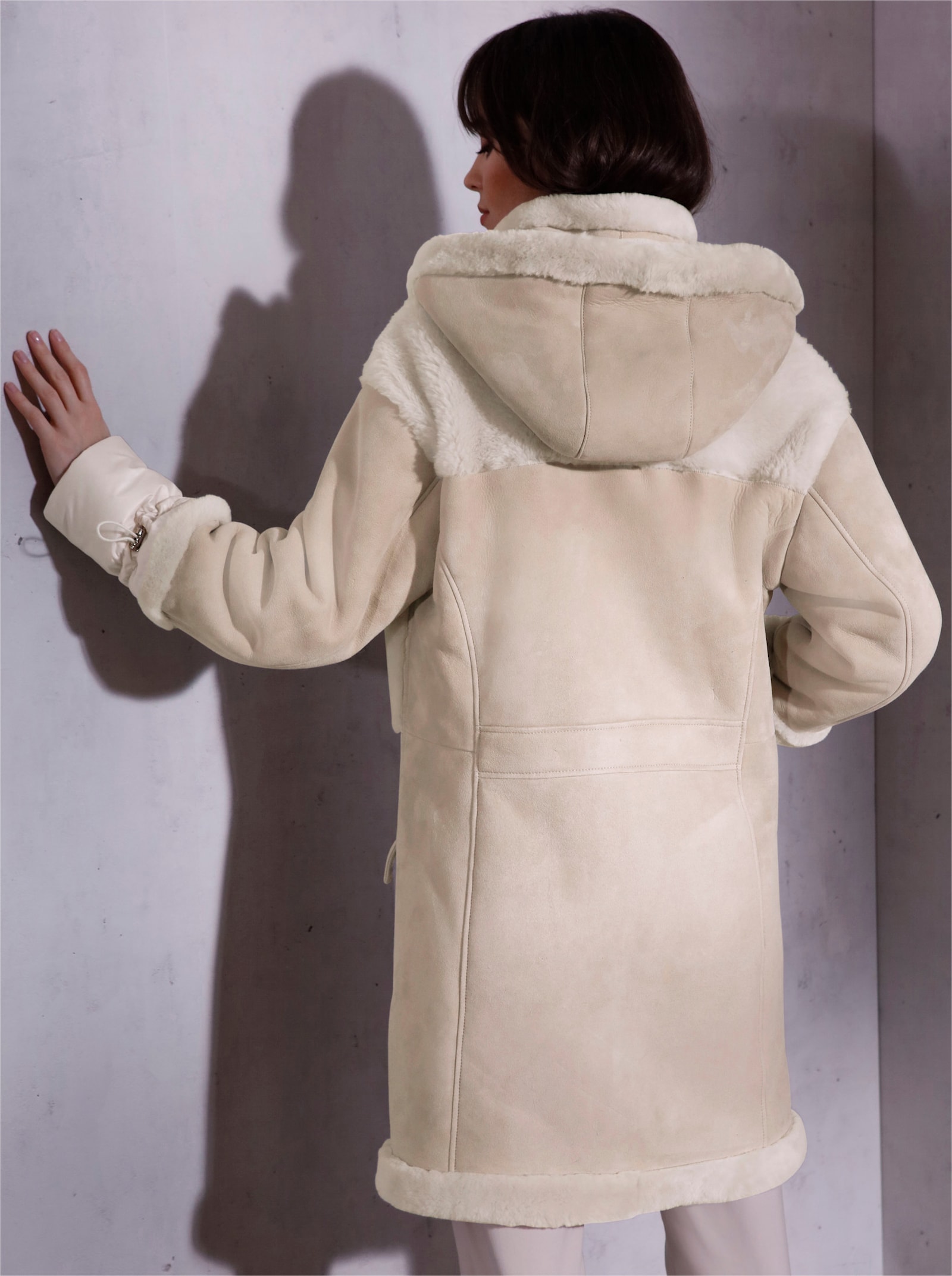 Mainpol Lammfelljacke mit gewebten Ärmelbündchen - sand