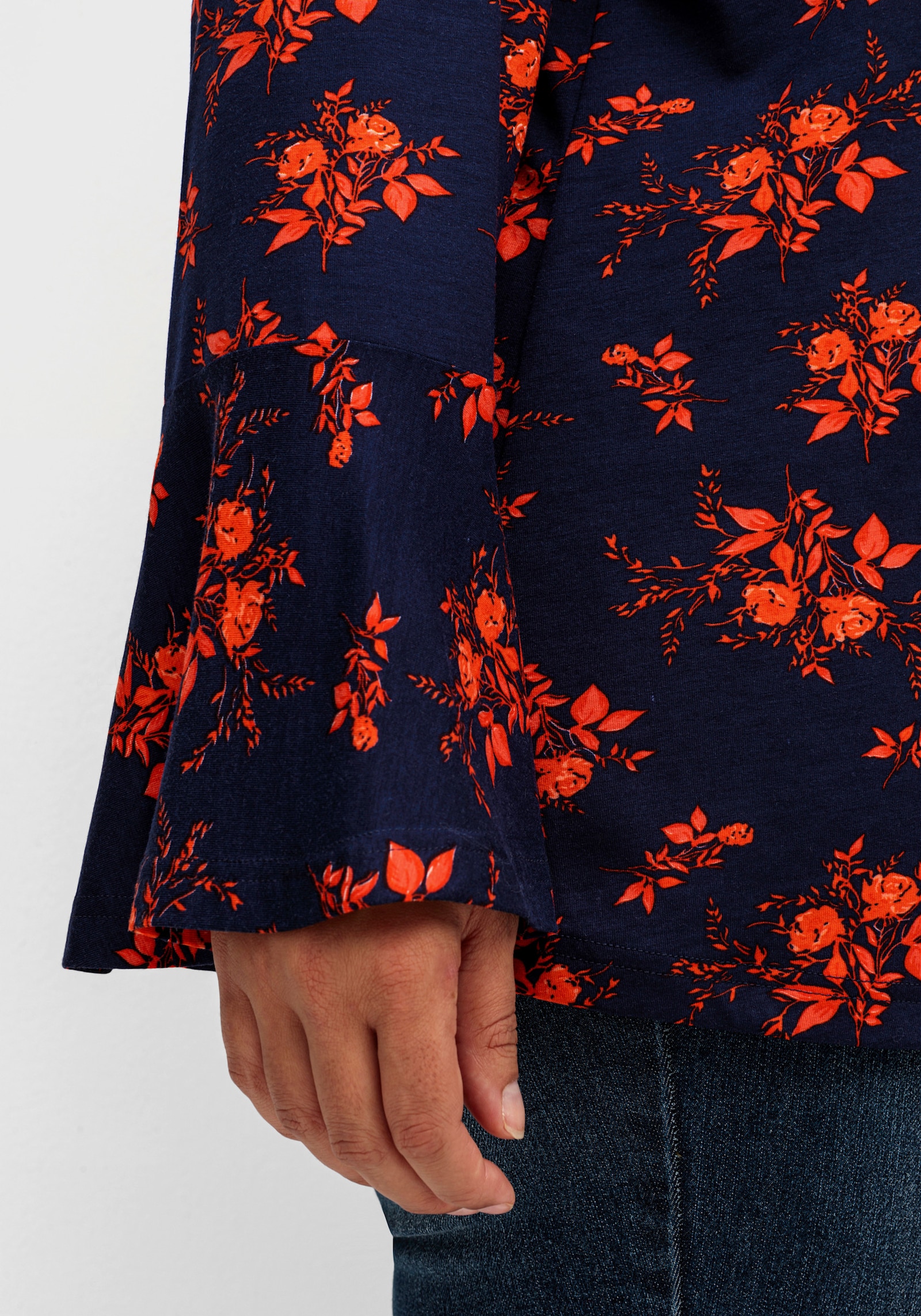 sheego by Joe Browns Langarmshirt mit Biesen und Volantärmeln - nachtblau-gemustert