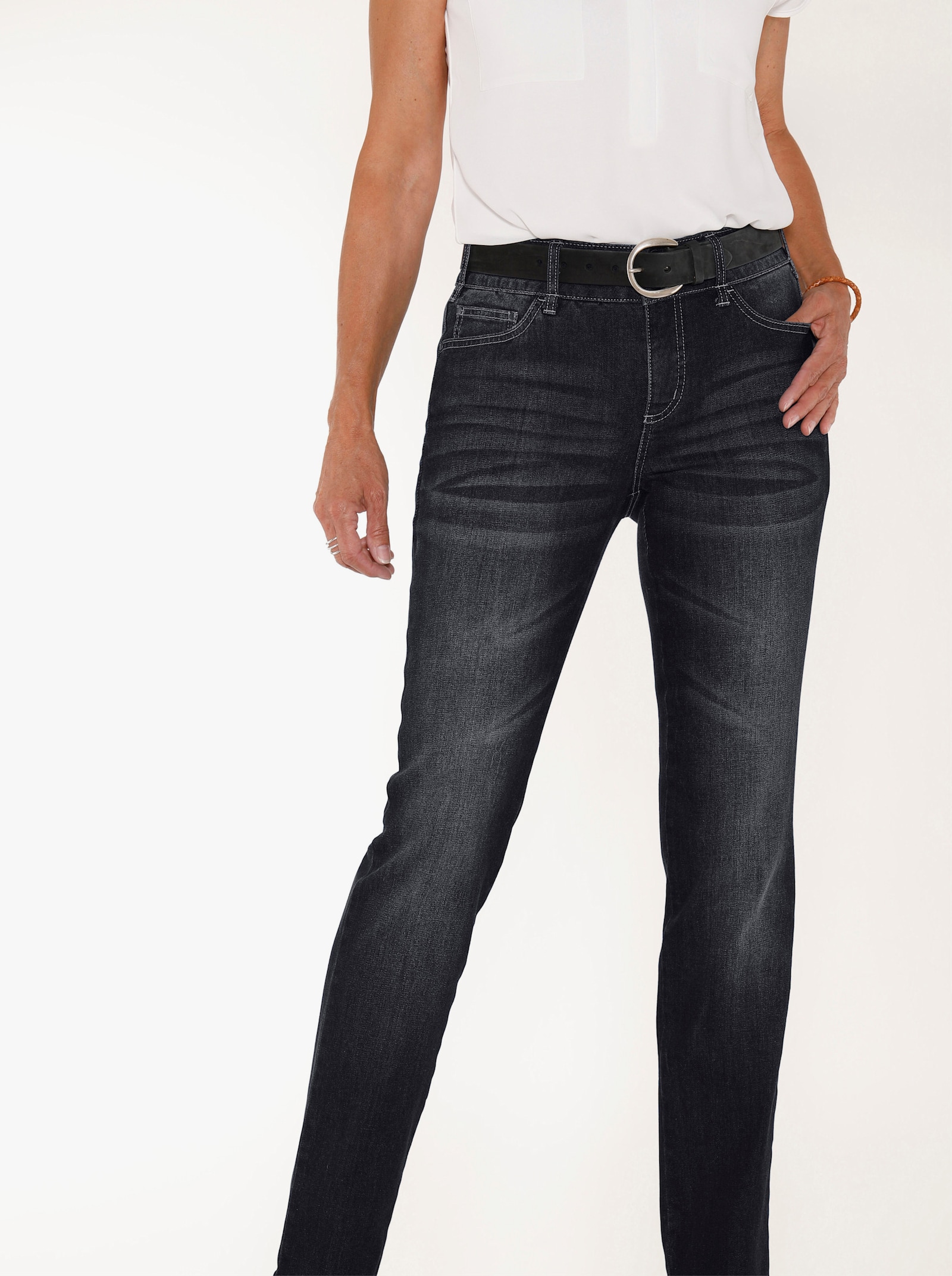 Jeans mit Nieten an den Taschen - black-denim