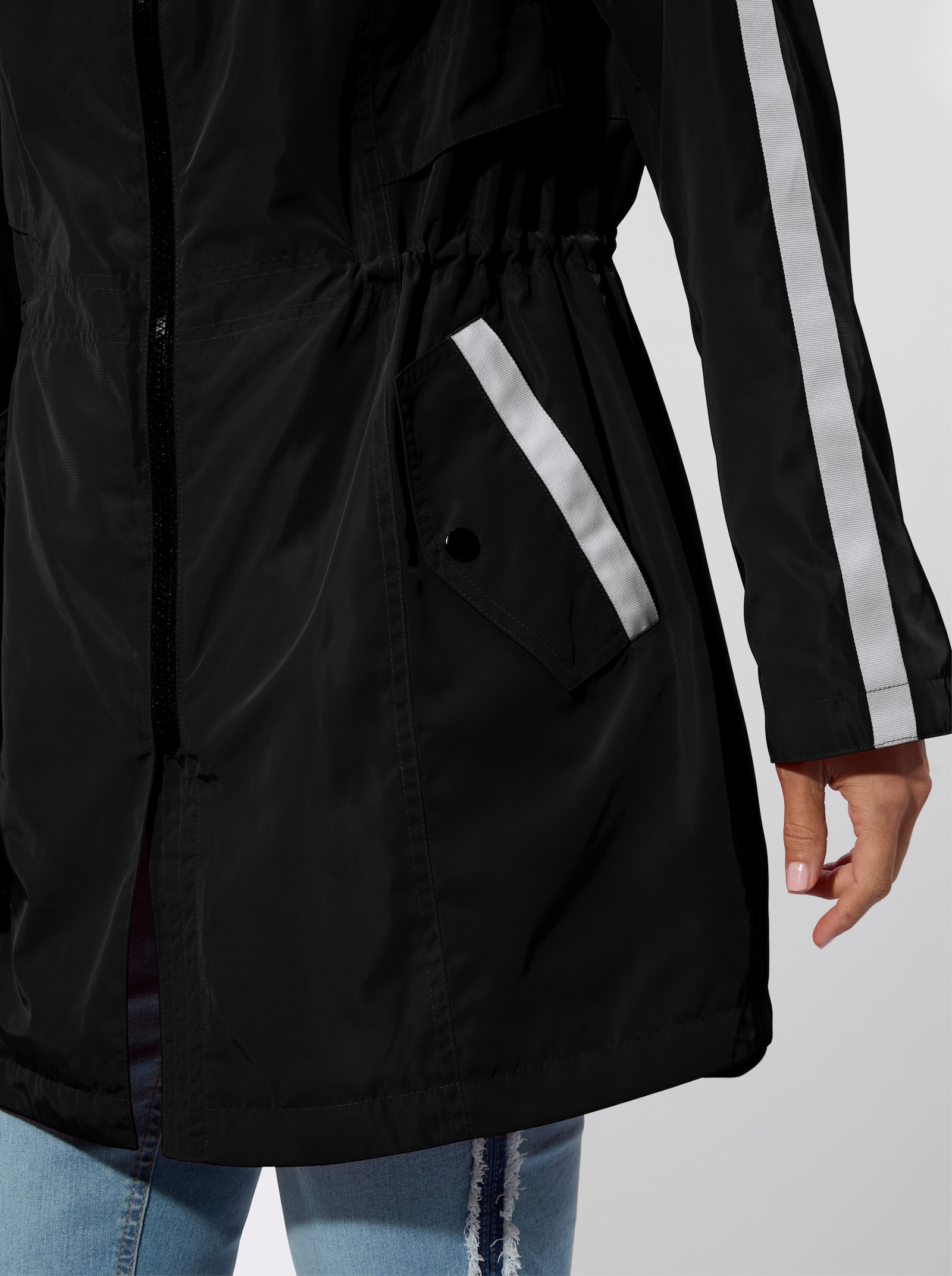 Parka in matt-schimmernder Qualität - schwarz