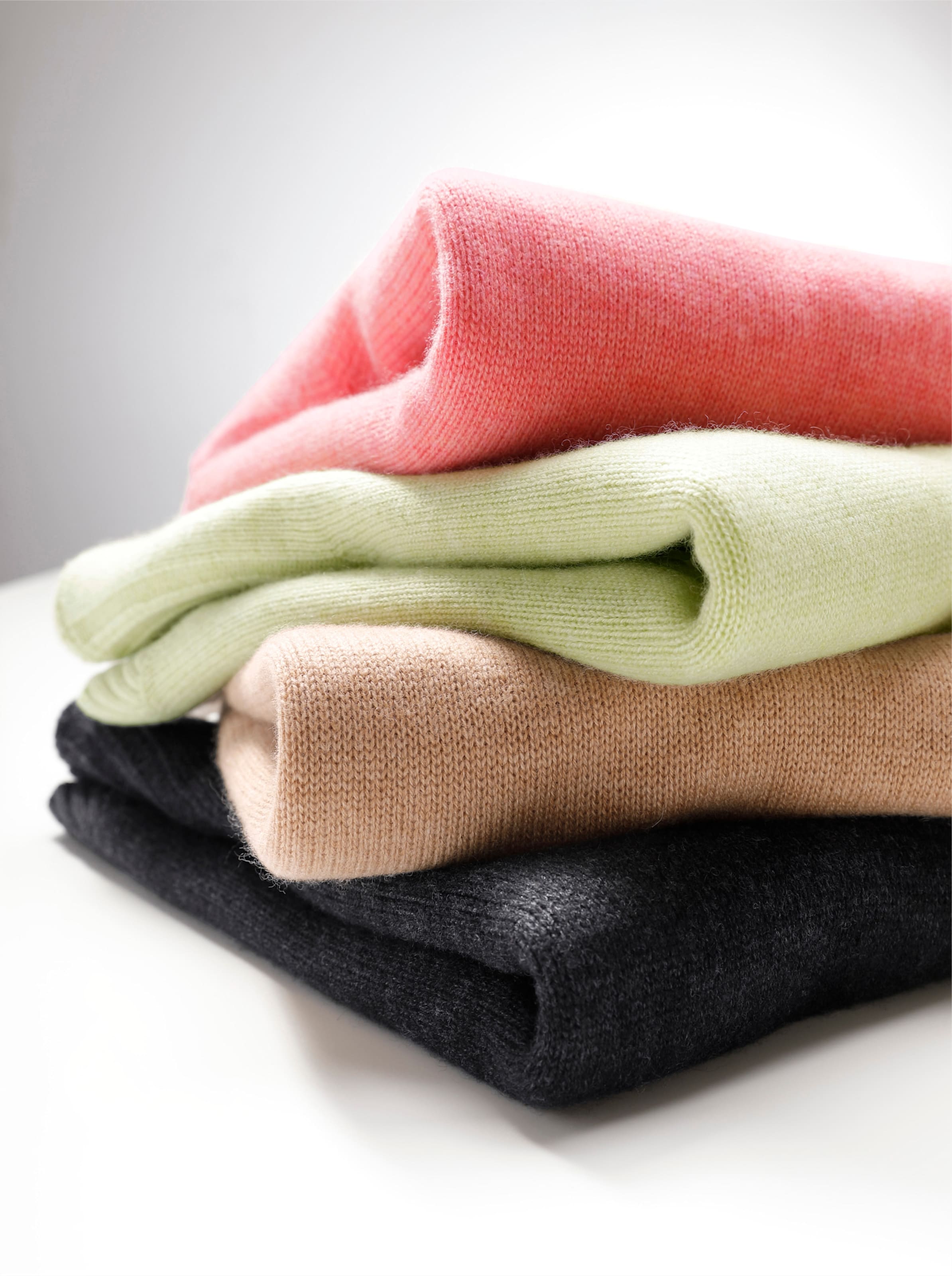 Thumbnail - Stehkragenpullover