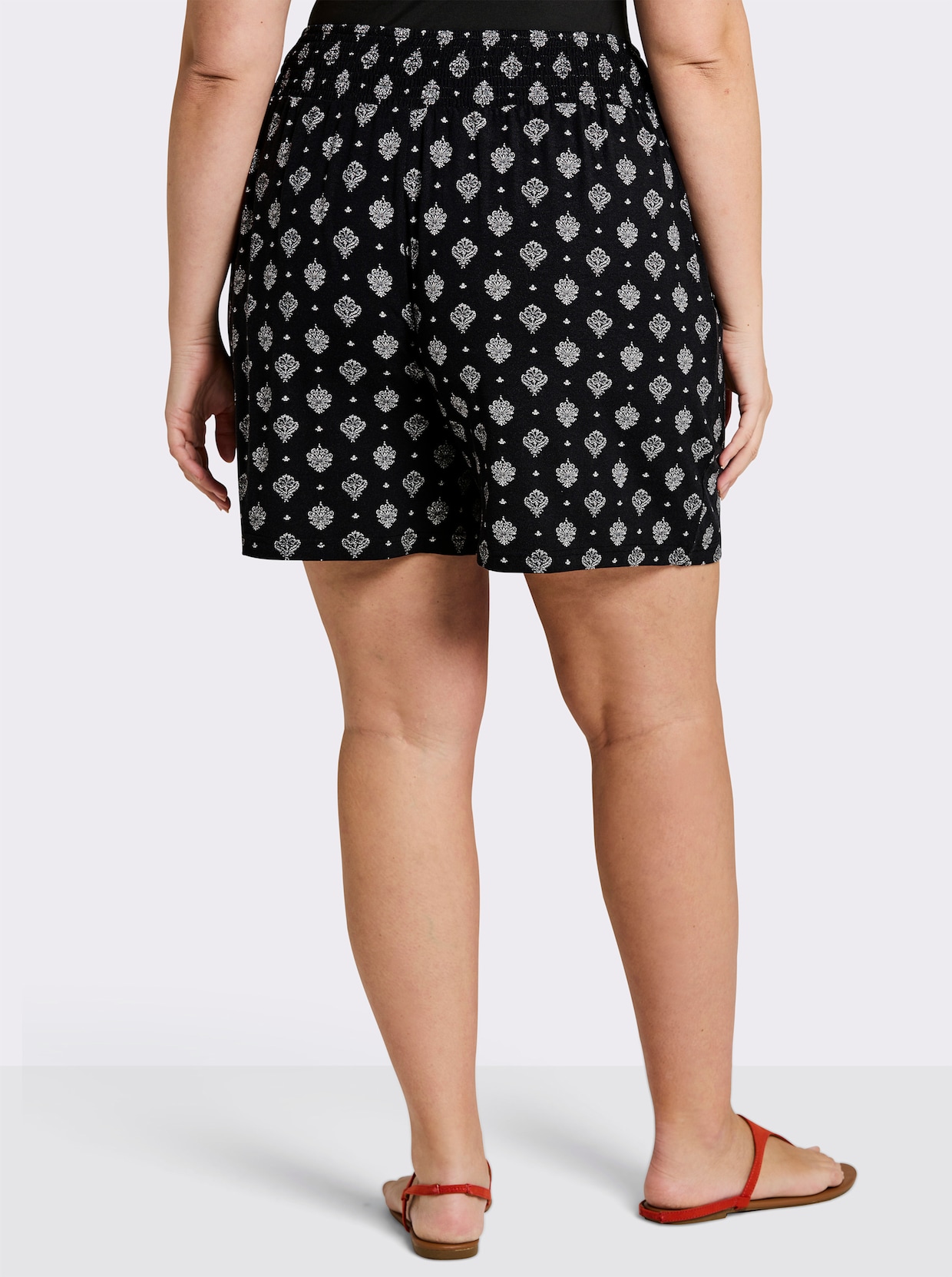 sheego Shorts mit Ornamentdruck - schwarz-ecru-bedruckt