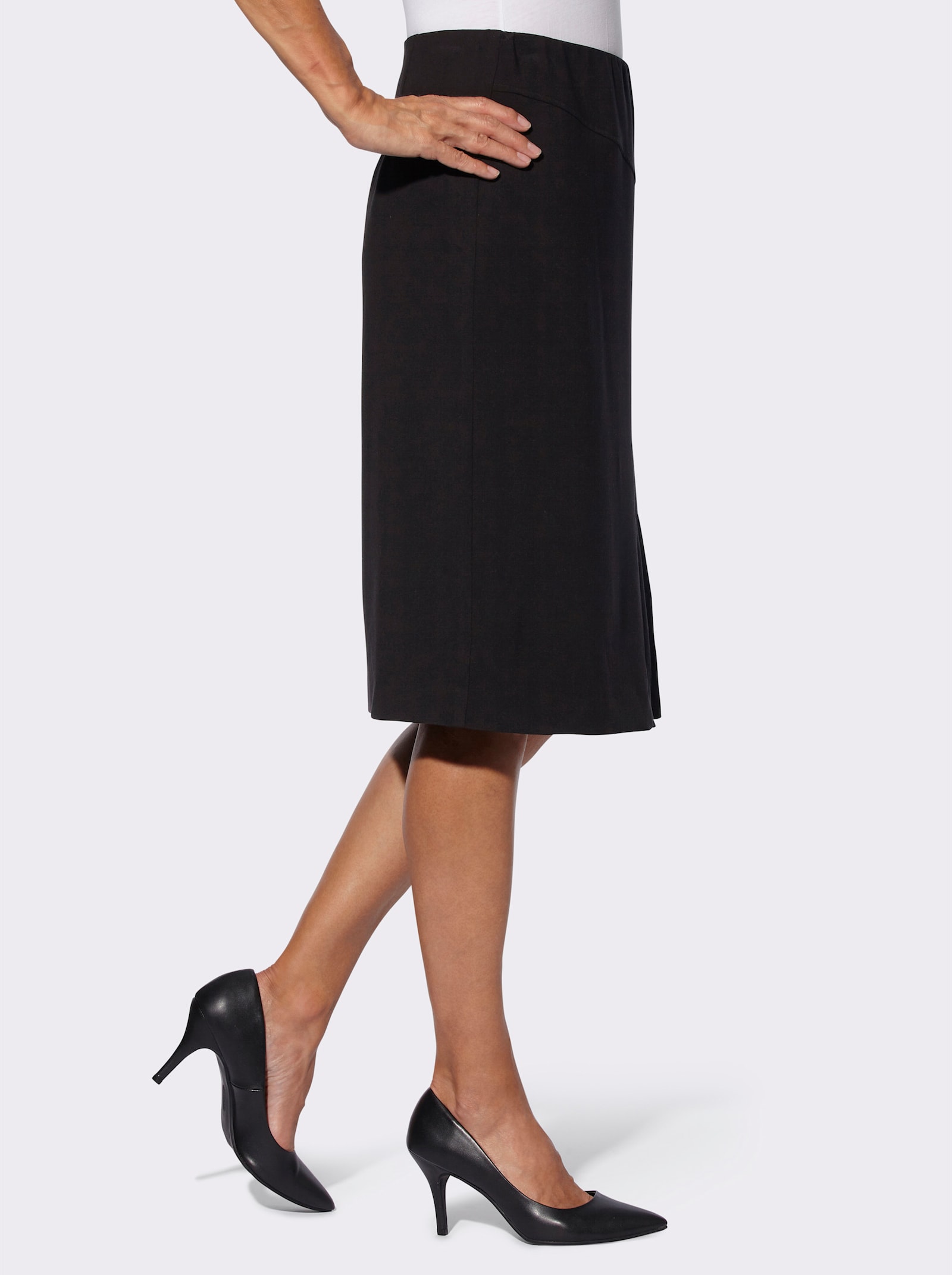 Faltenrock in schmaler Schnittform - schwarz