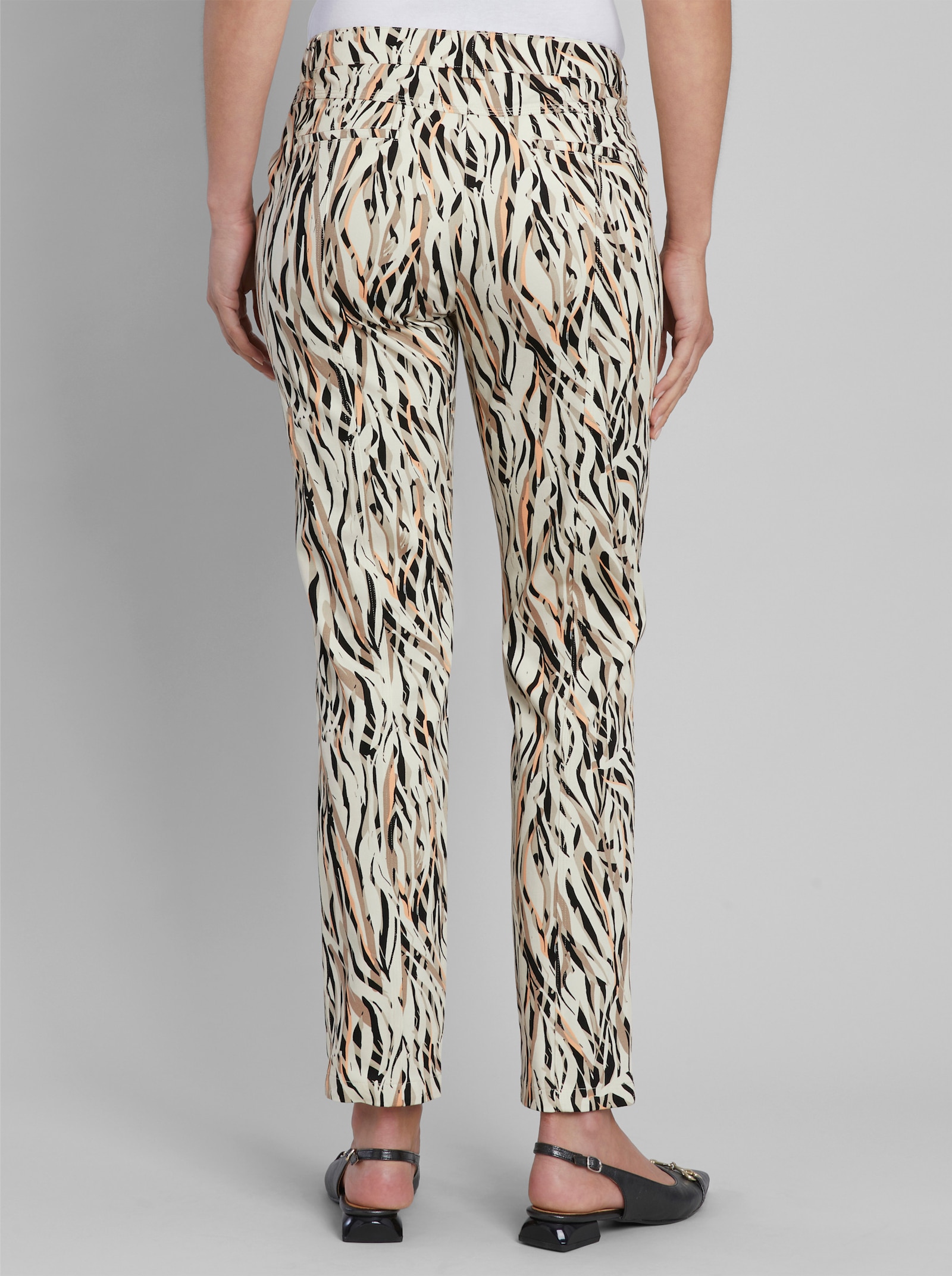 heine Druckhose in schmaler Form - champagner-schwarz-bedruckt